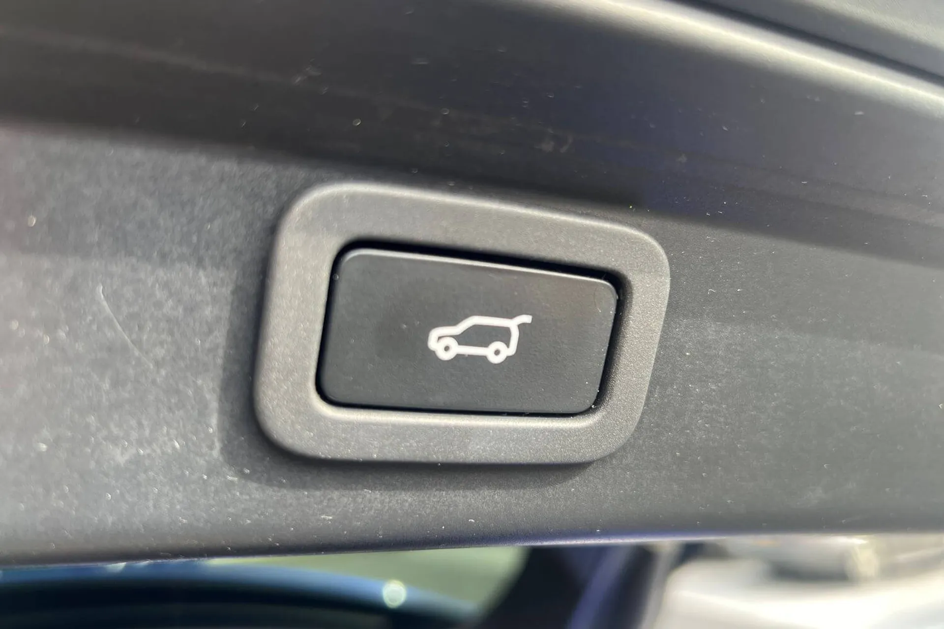 Jaguar I-PACE thumbnail image number 23