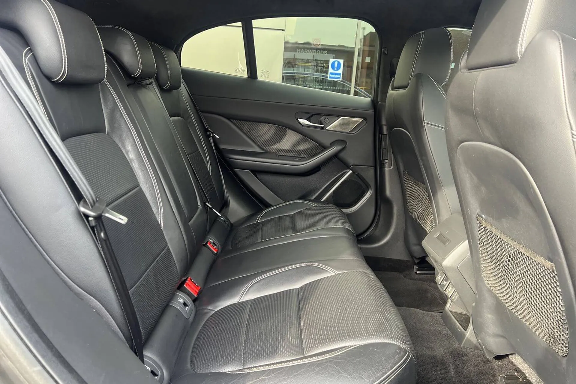 Jaguar I-PACE thumbnail image number 25