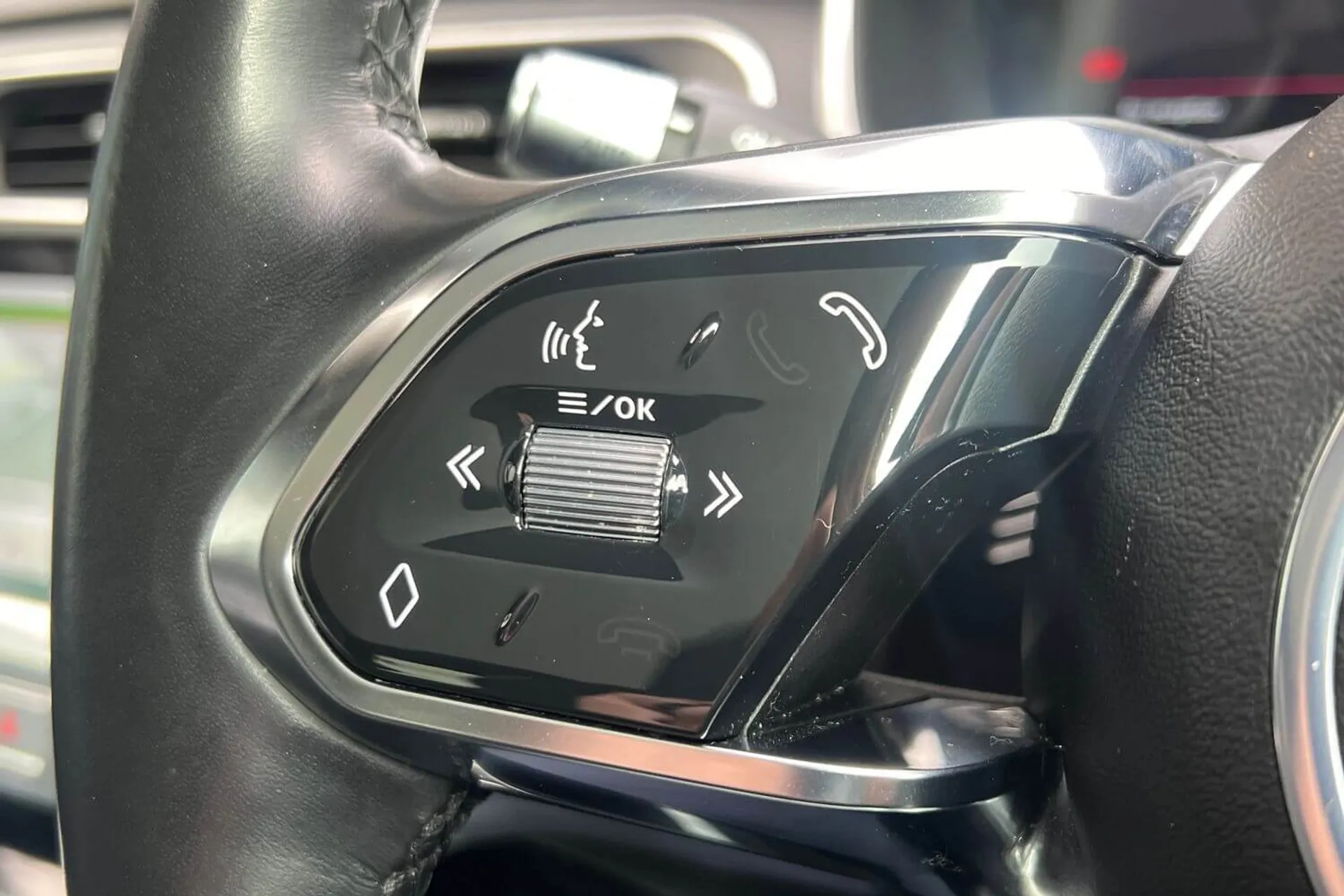 Jaguar I-PACE thumbnail image number 39