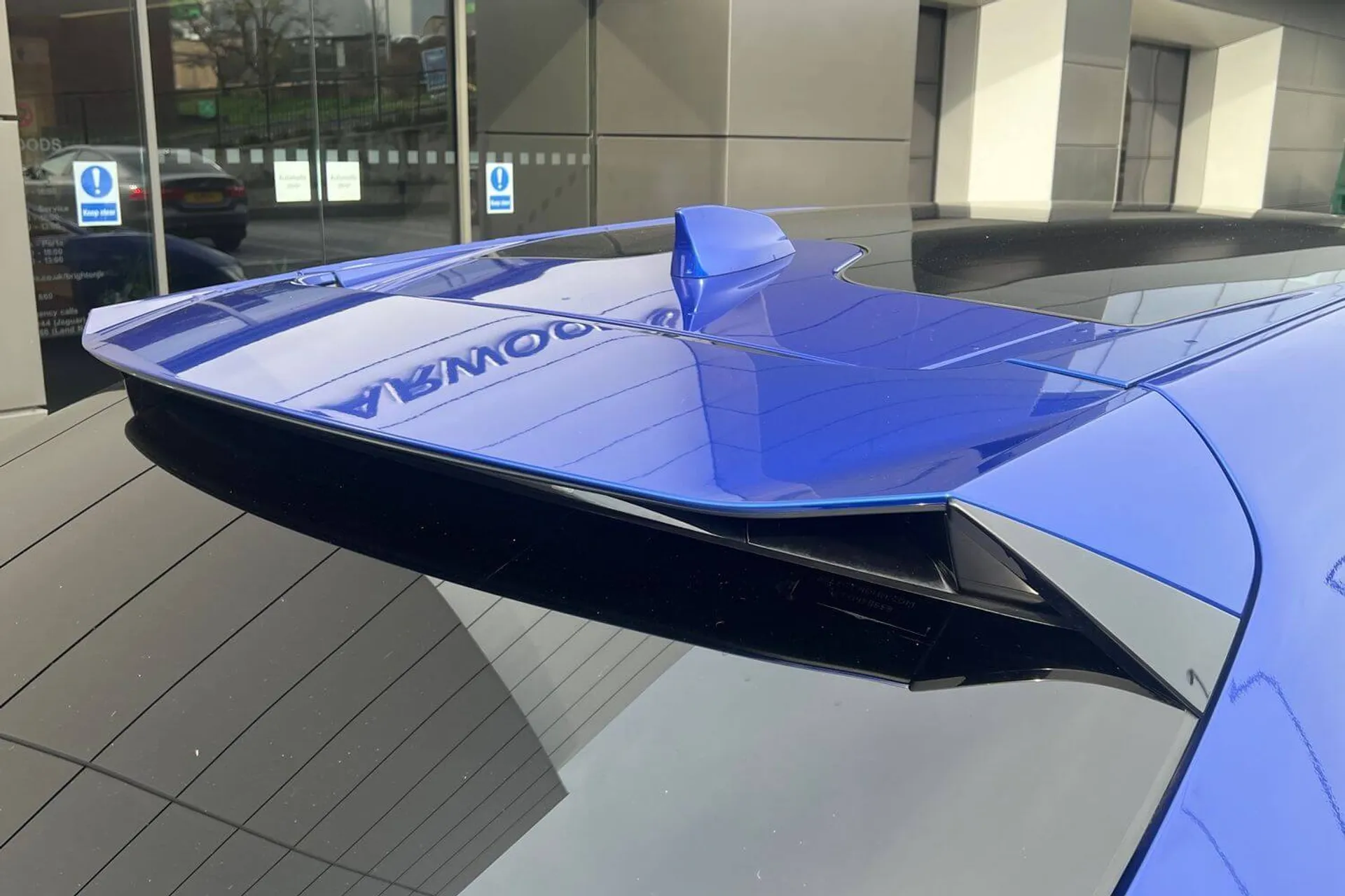 Jaguar I-PACE thumbnail image number 16