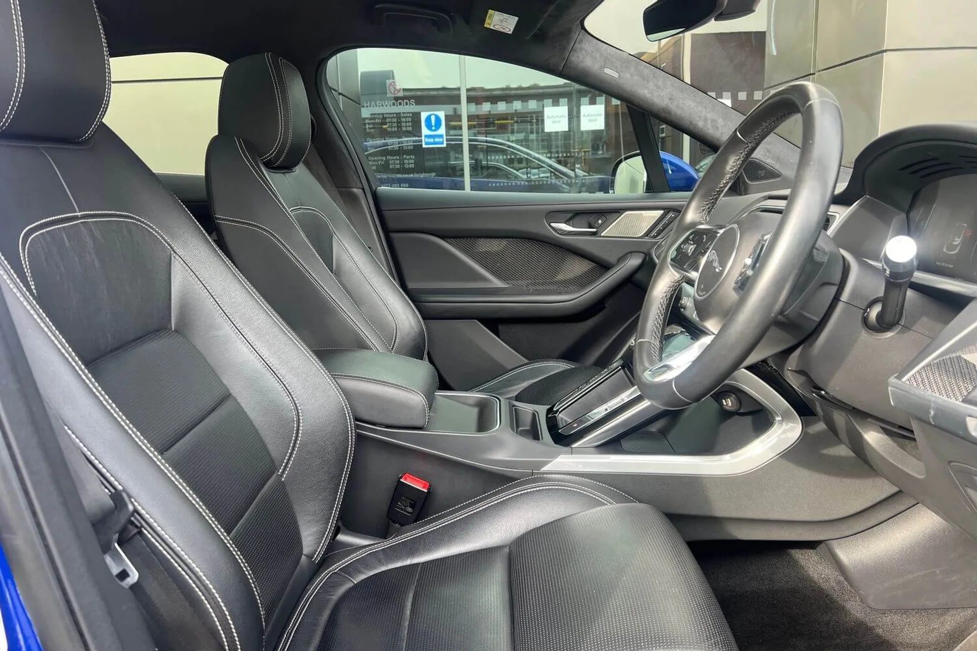 Jaguar I-PACE thumbnail image number 27