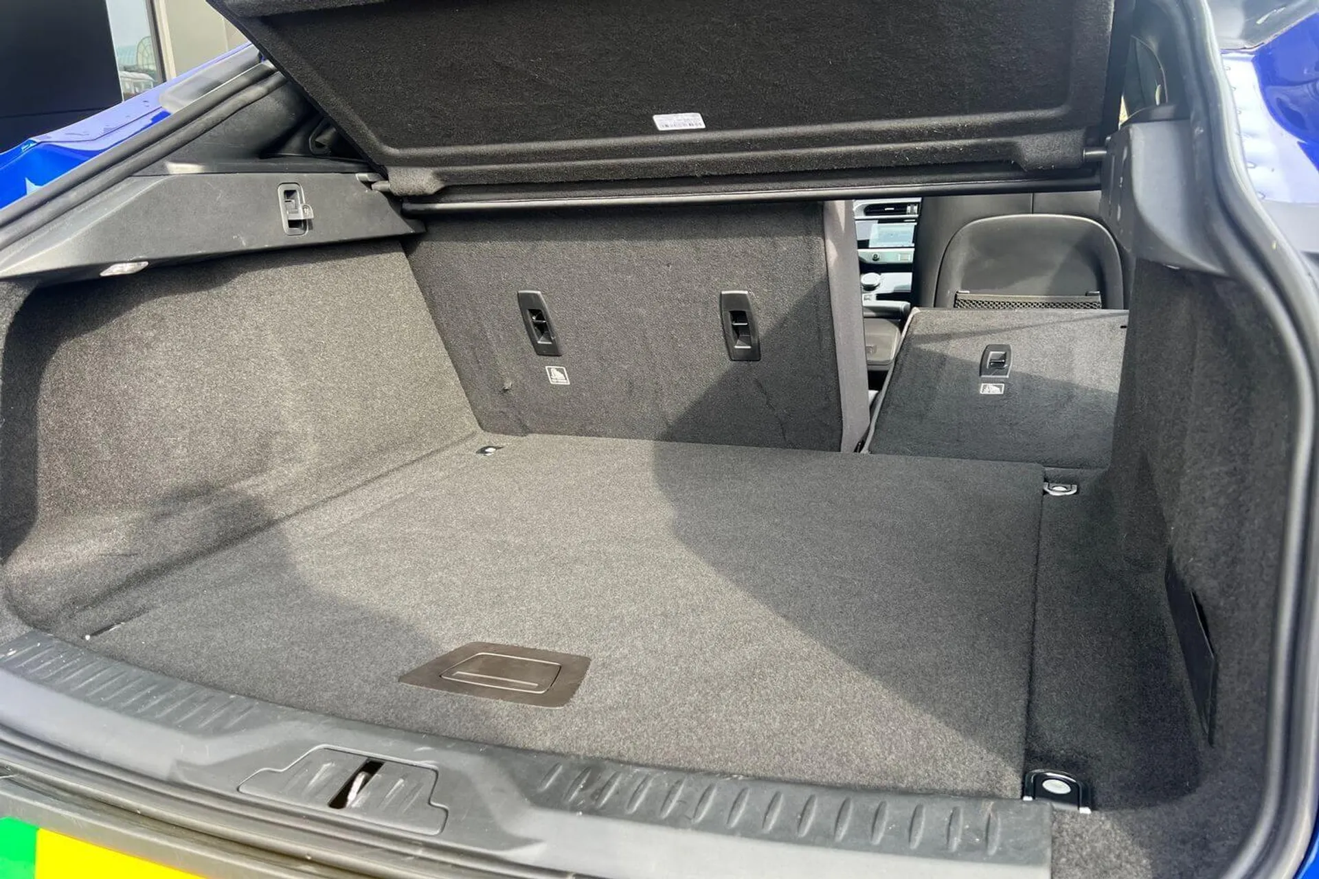 Jaguar I-PACE thumbnail image number 24