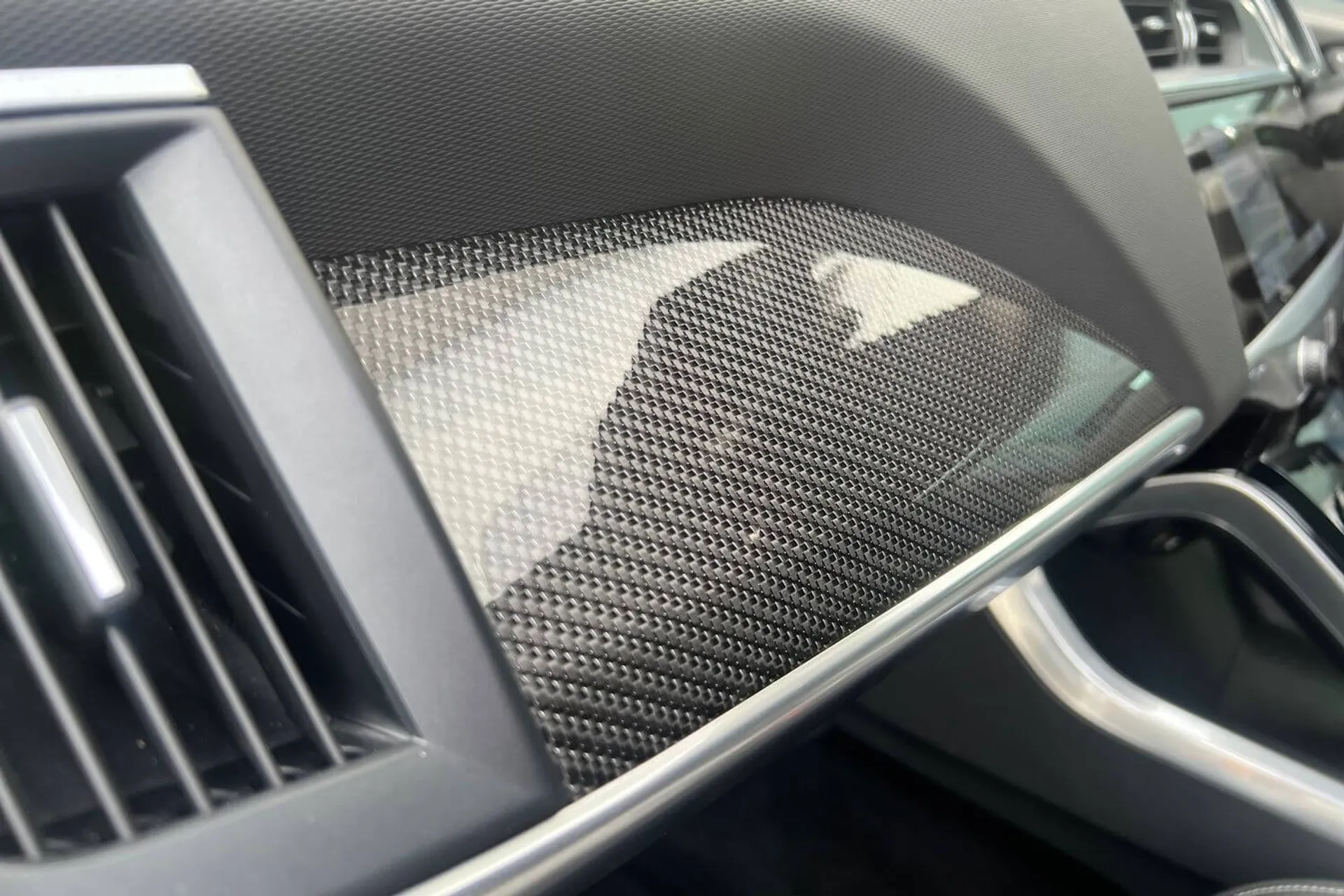 Jaguar I-PACE thumbnail image number 31