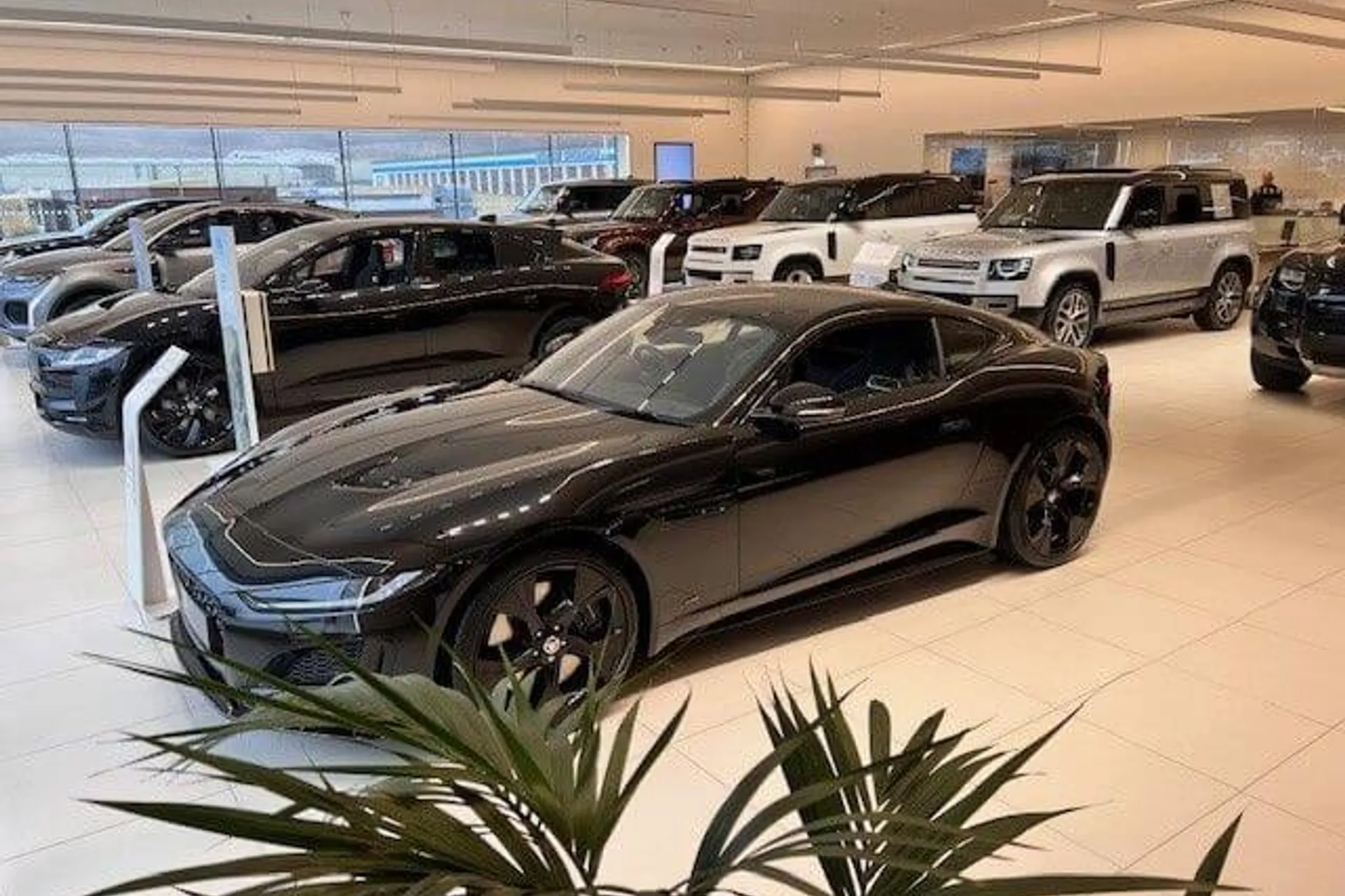 Jaguar I-PACE thumbnail image number 81