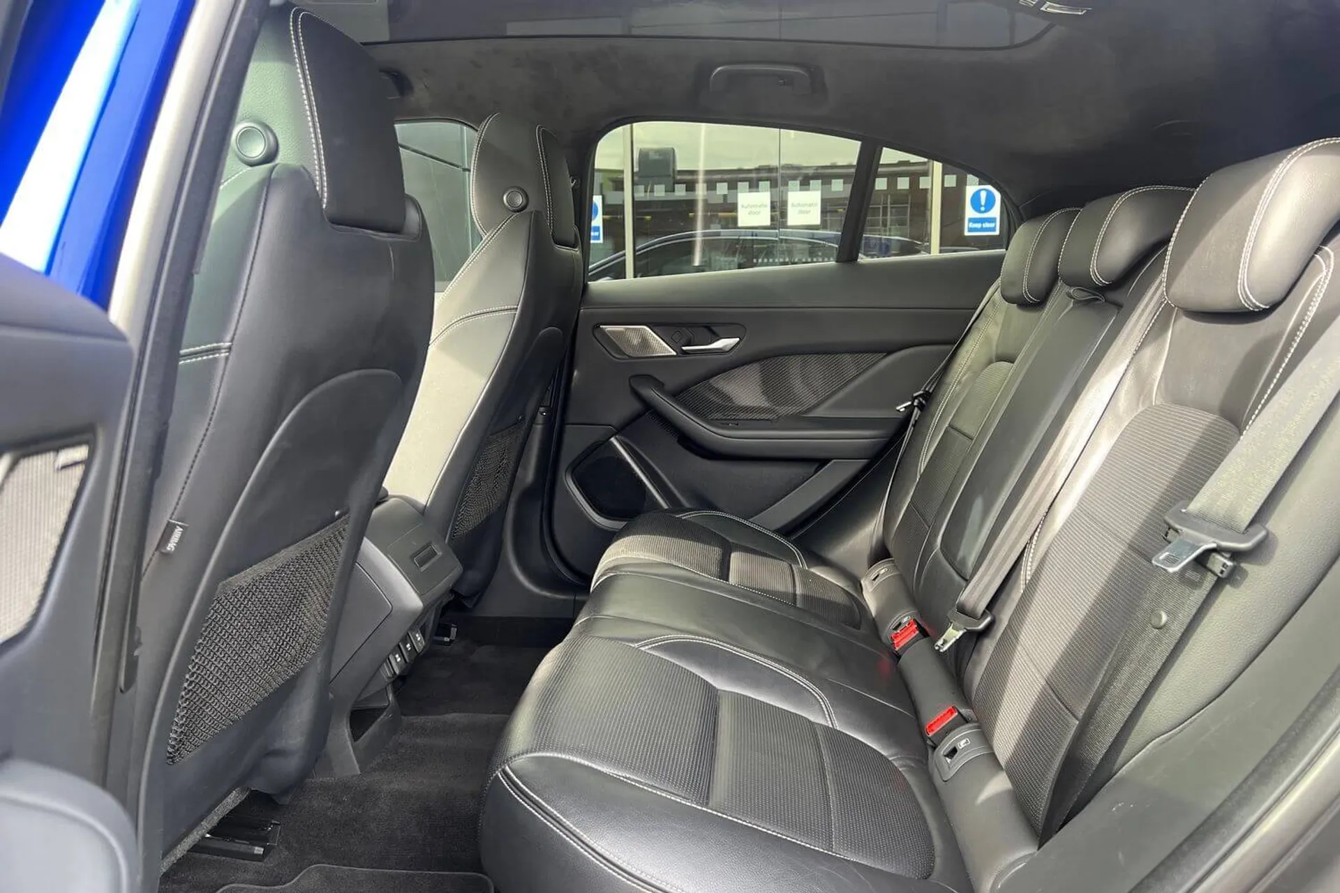 Jaguar I-PACE thumbnail image number 32