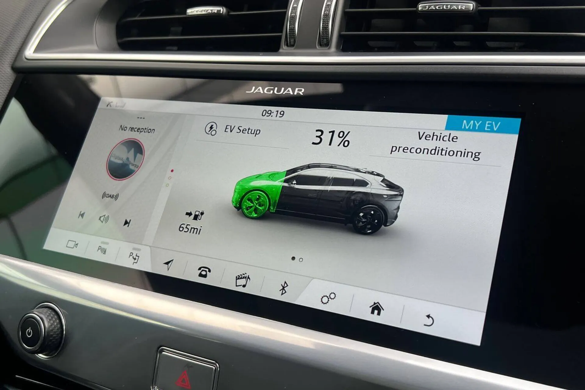 Jaguar I-PACE thumbnail image number 69