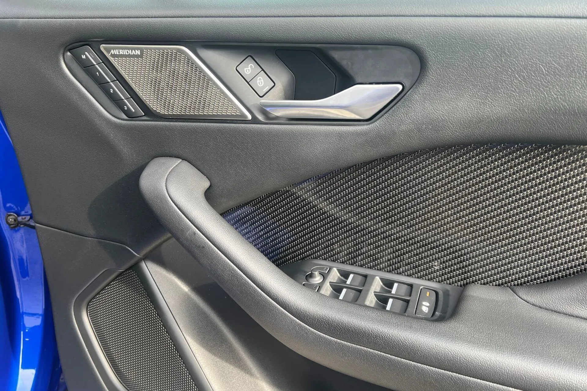 Jaguar I-PACE thumbnail image number 45