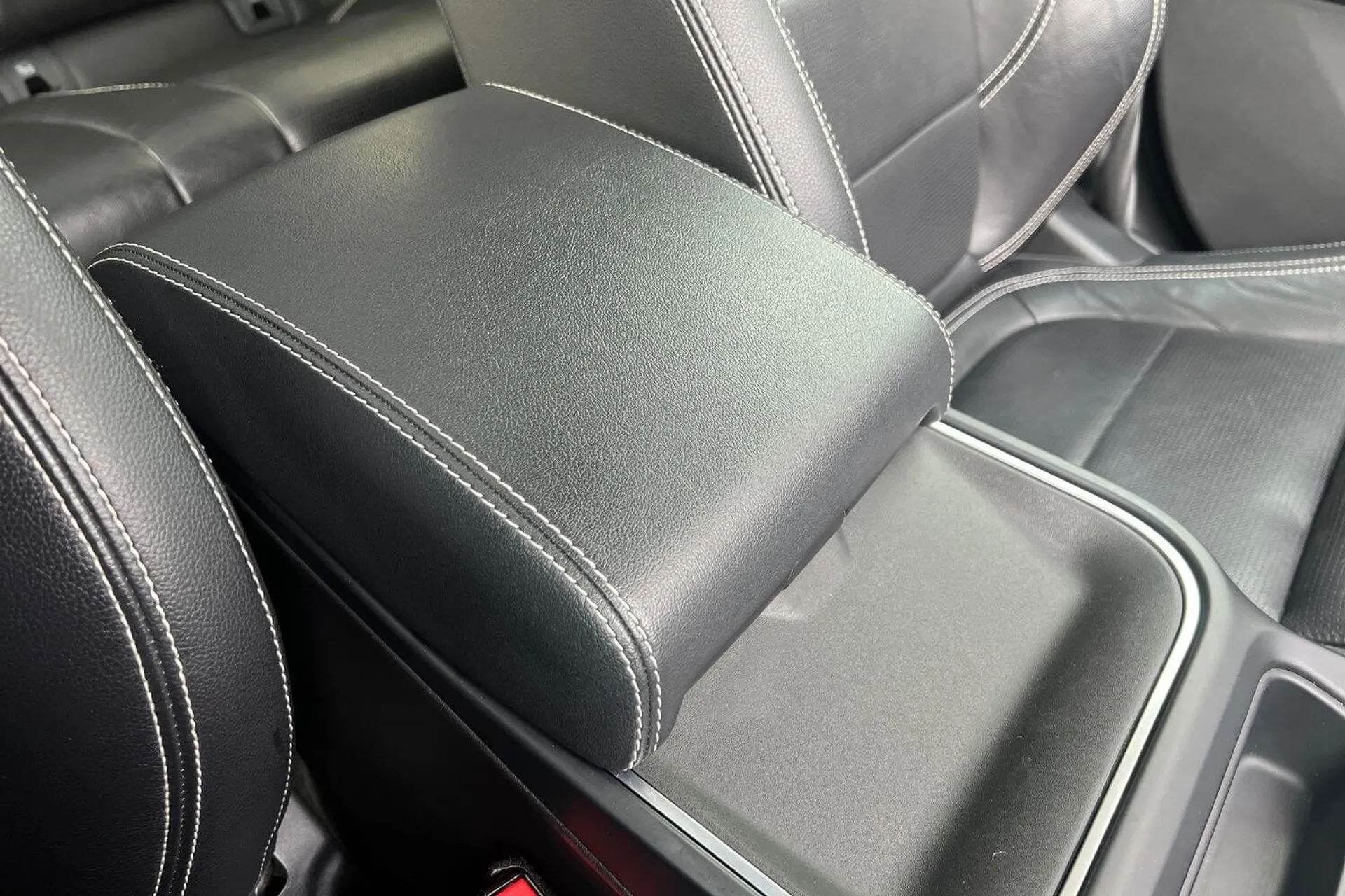 Jaguar I-PACE thumbnail image number 46