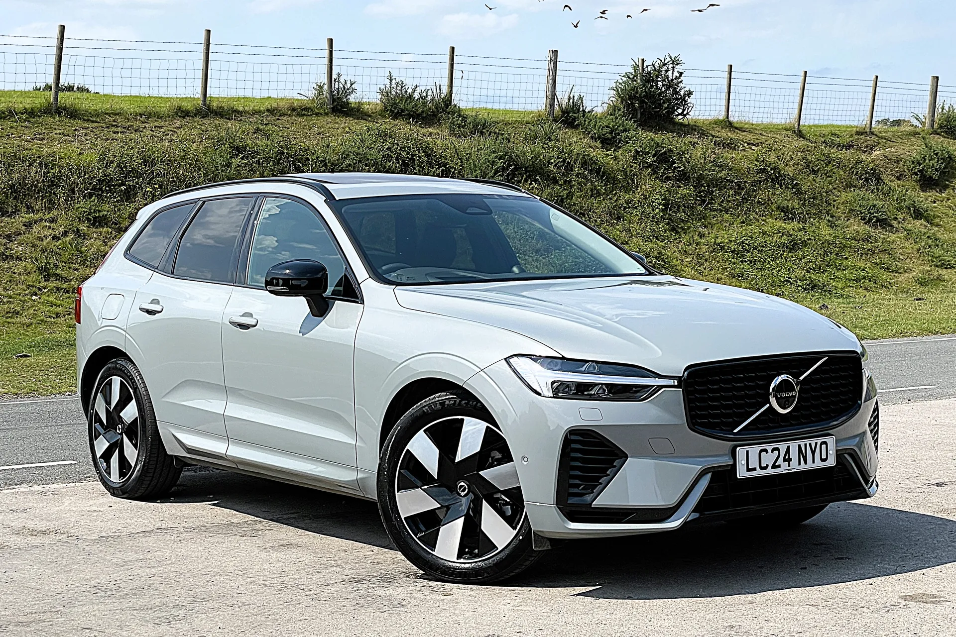 Volvo XC60 focused image