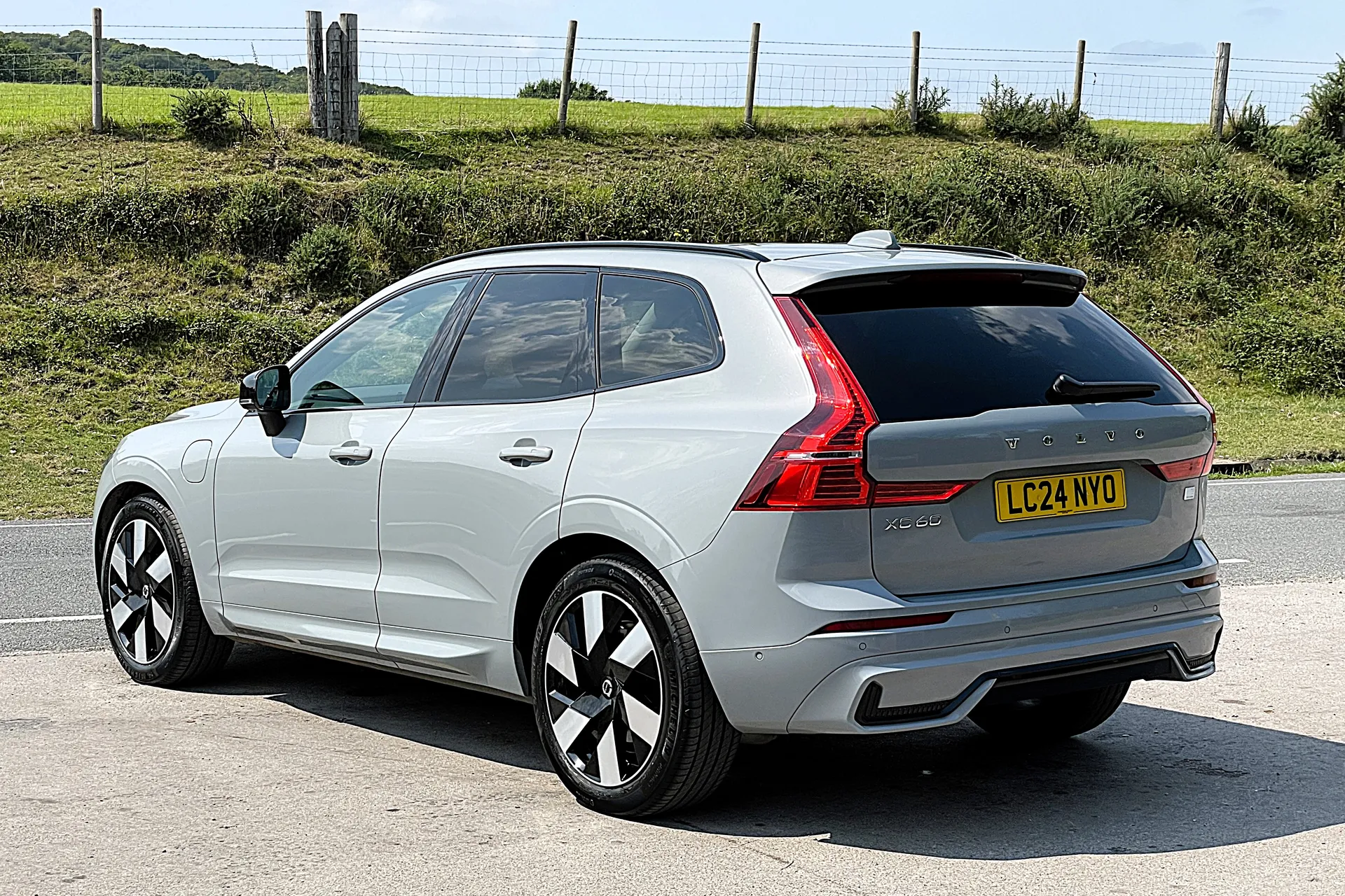 Volvo XC60 thumbnail image number 16