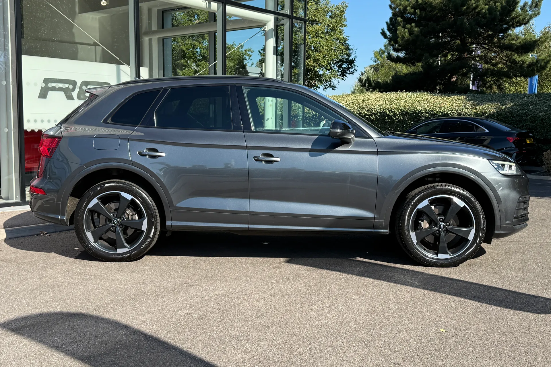 Audi Q5 thumbnail image number 2