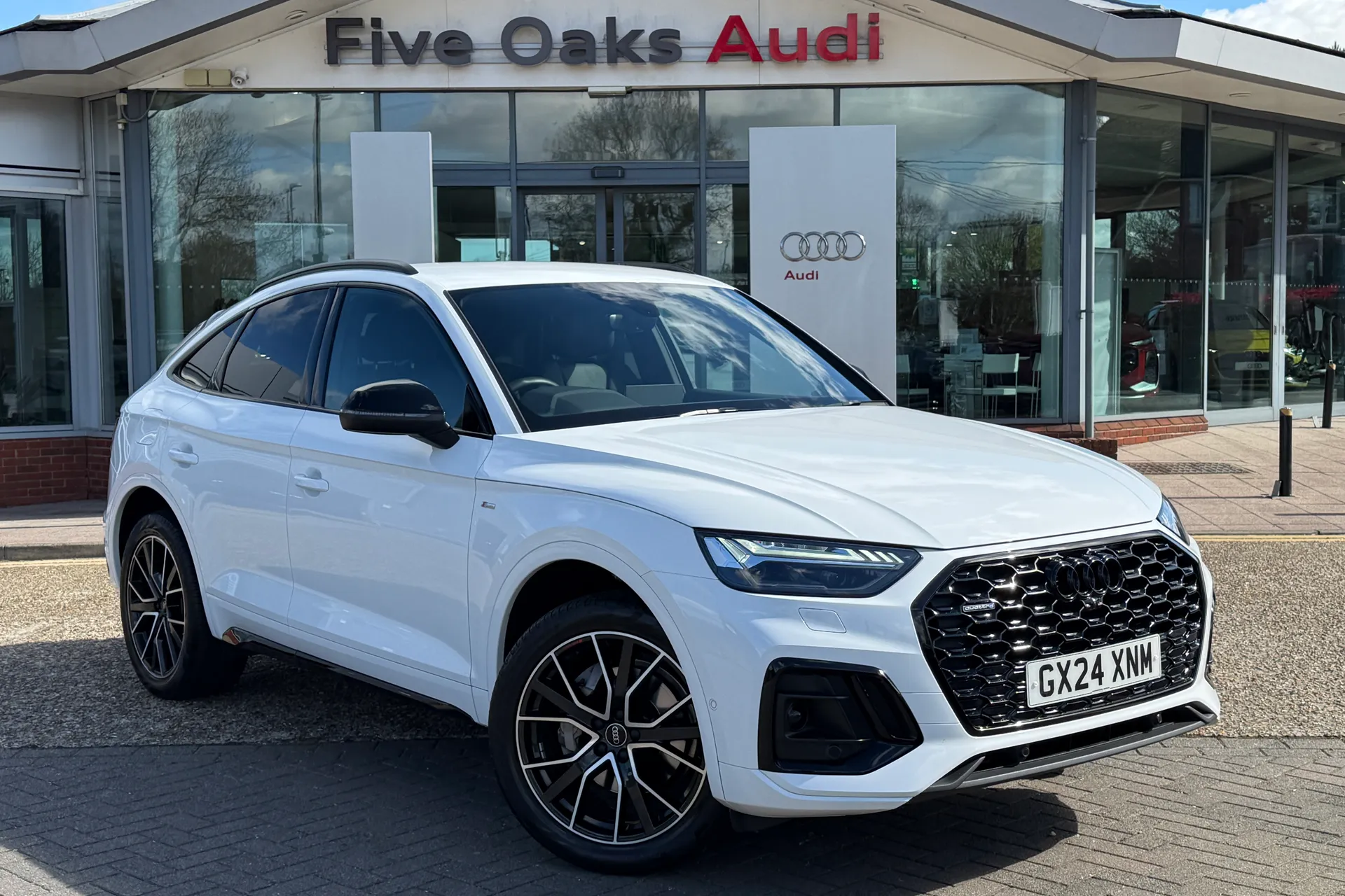 Audi Q5 focused image