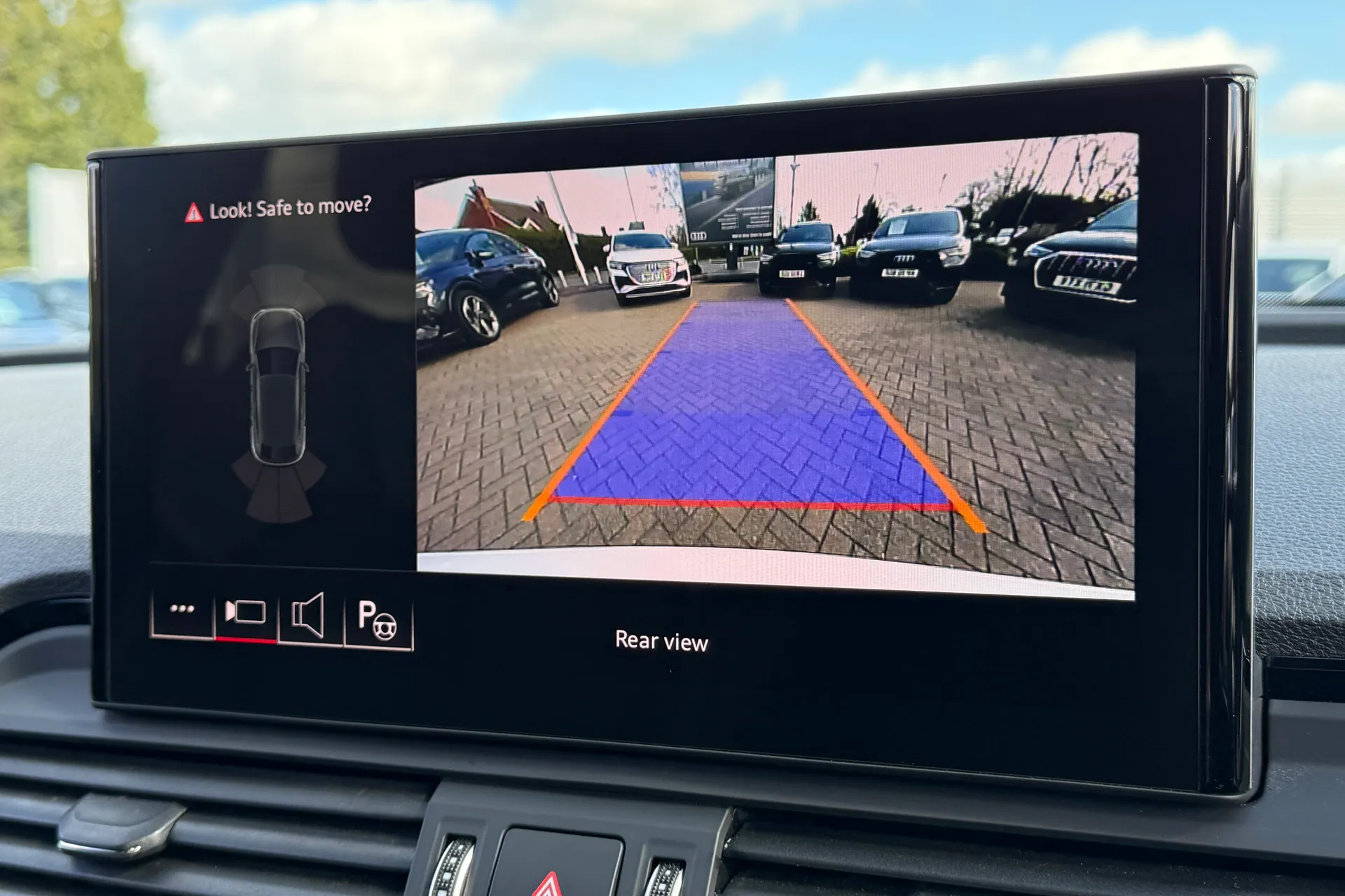 Audi Q5 thumbnail image number 4