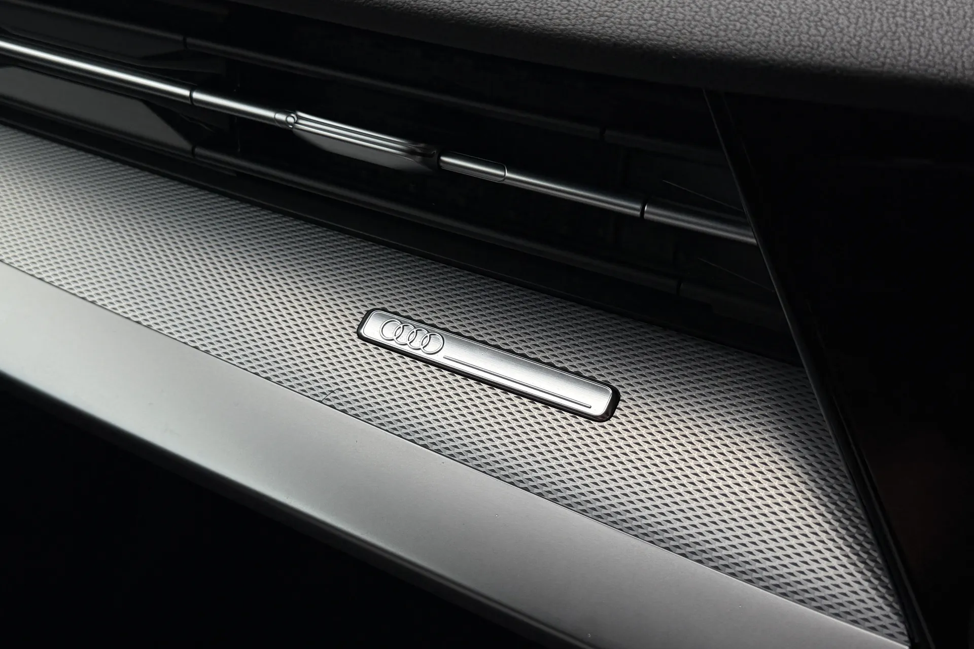 Audi A3 thumbnail image number 21