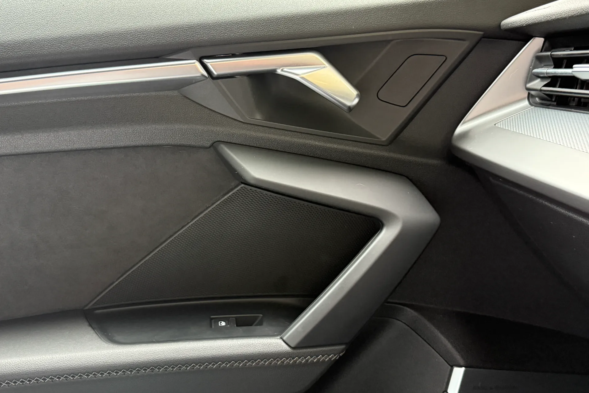 Audi A3 thumbnail image number 28