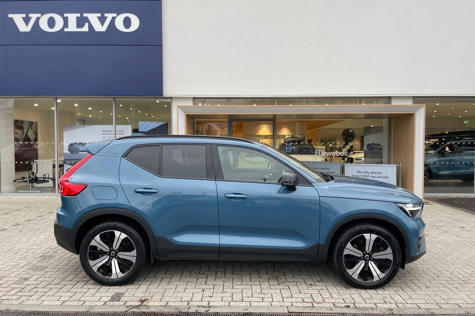 Volvo XC40 thumbnail image number 2