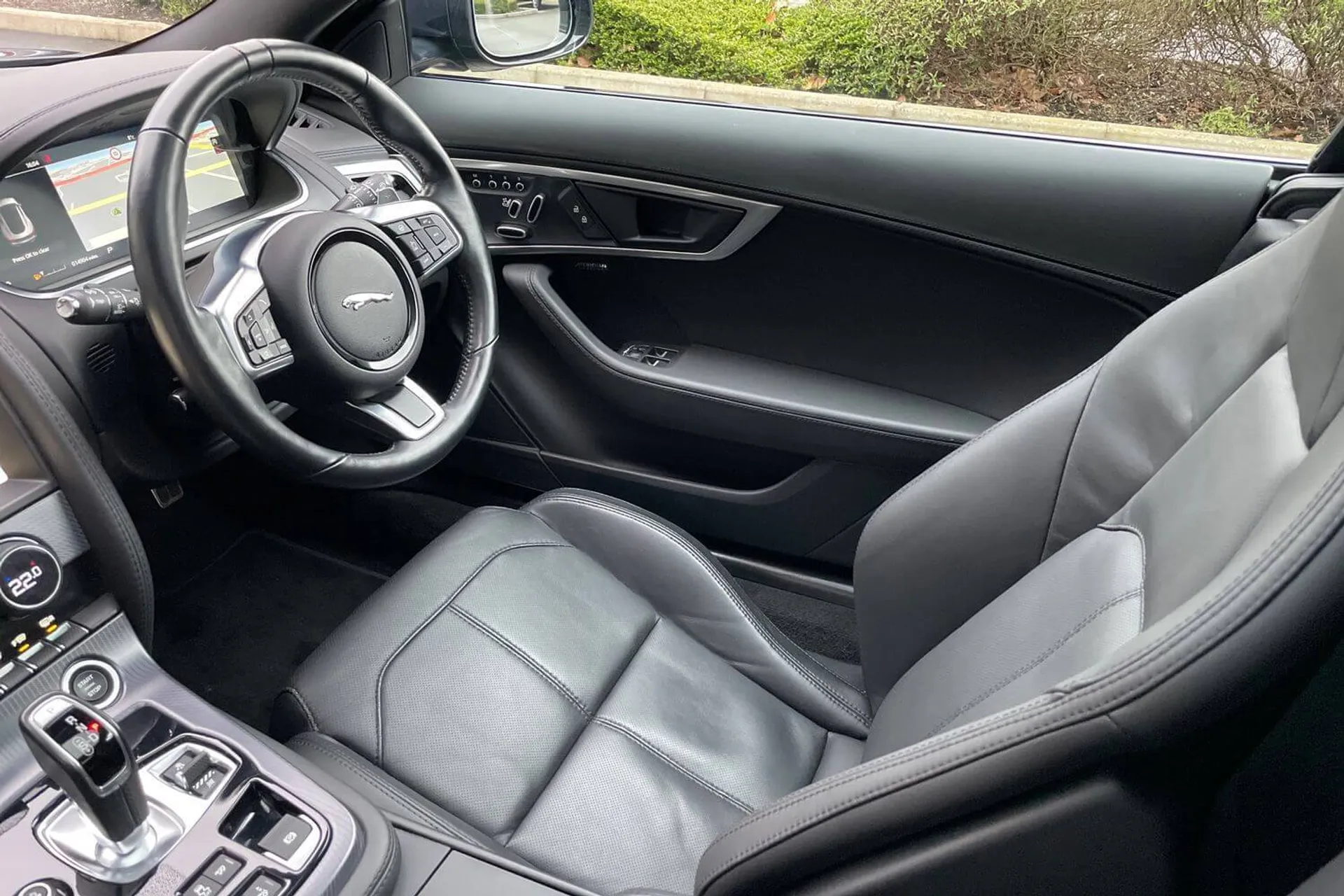 Jaguar F-TYPE thumbnail image number 16