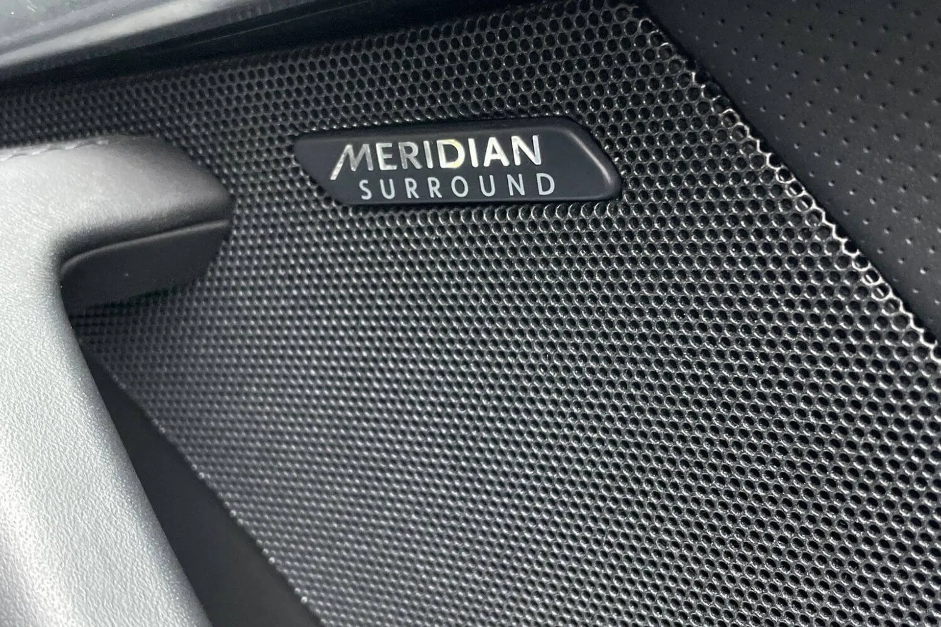 Jaguar F-TYPE thumbnail image number 32
