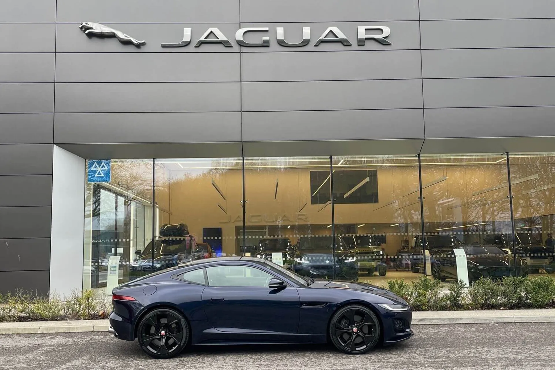 Jaguar F-TYPE thumbnail image number 2