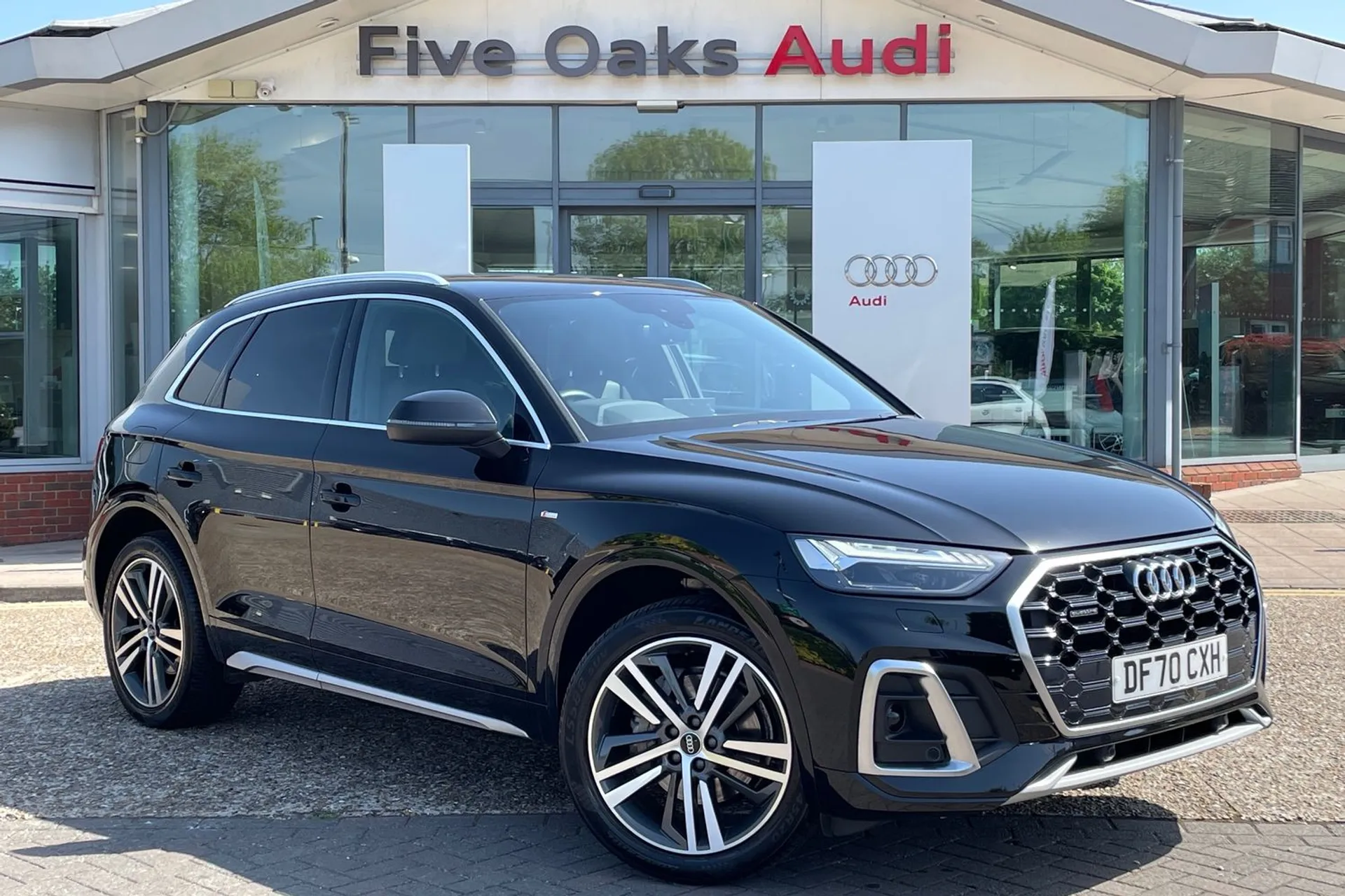 Audi Q5 focused image