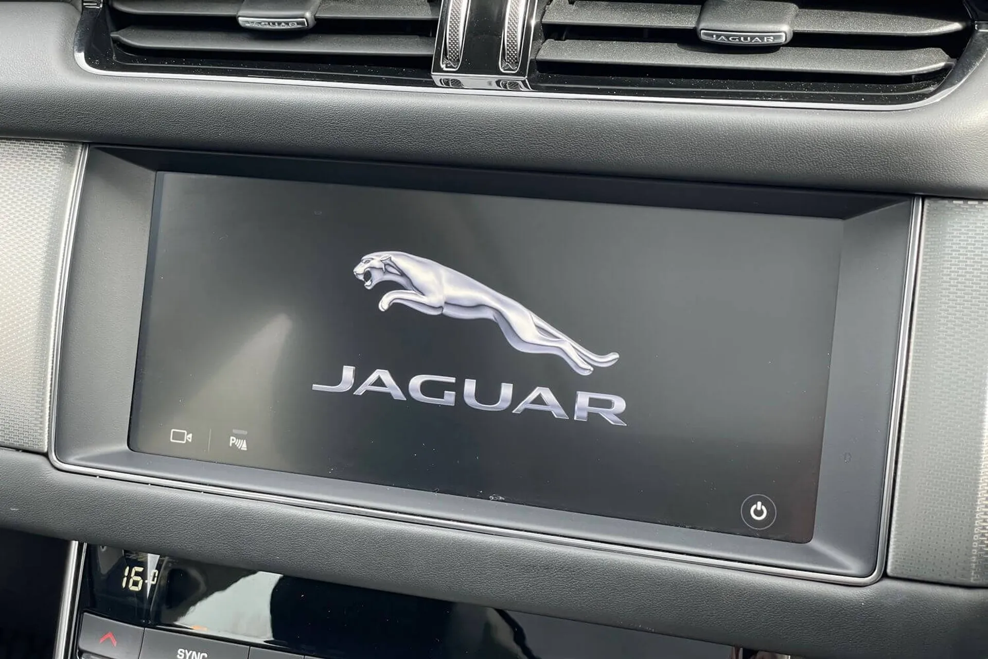 Jaguar XF thumbnail image number 21