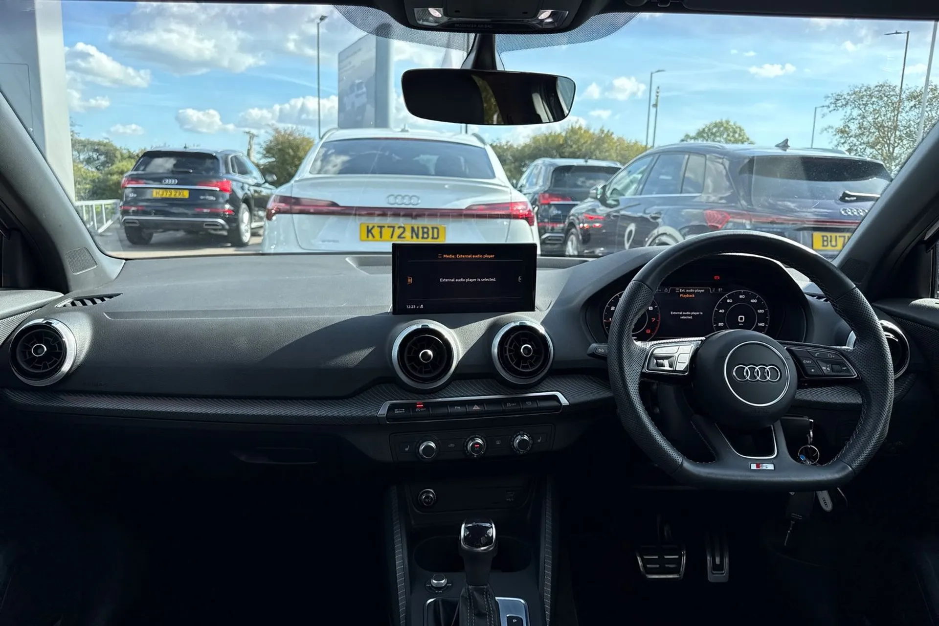 Audi Q2 thumbnail image number 3