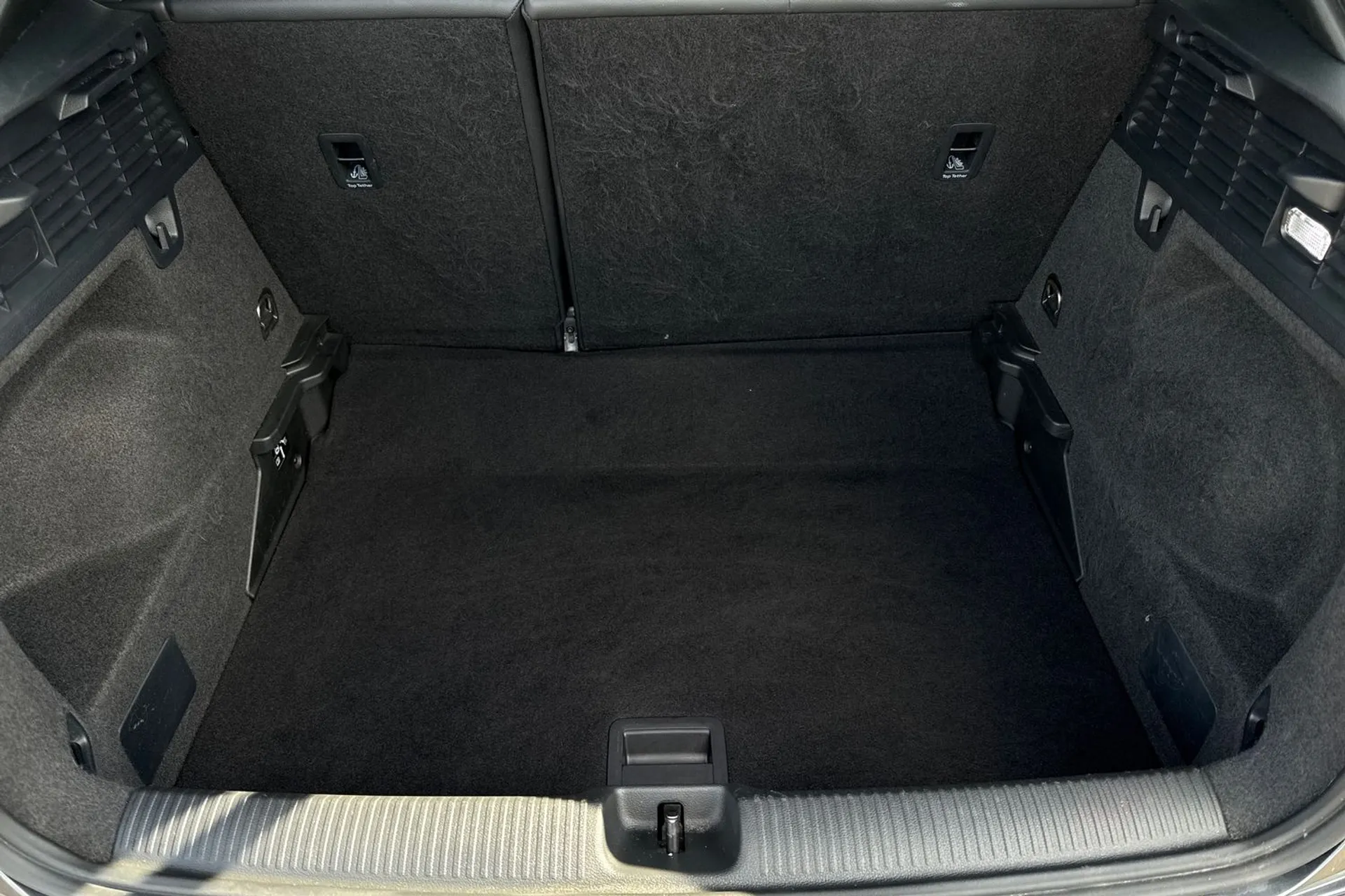 Audi Q2 thumbnail image number 18