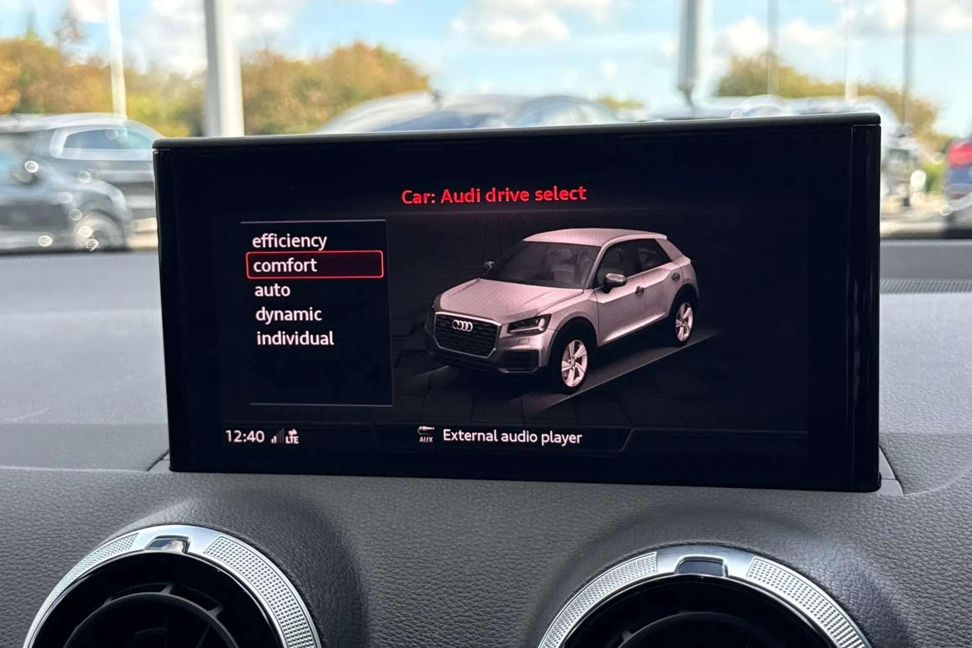 Audi Q2 thumbnail image number 27