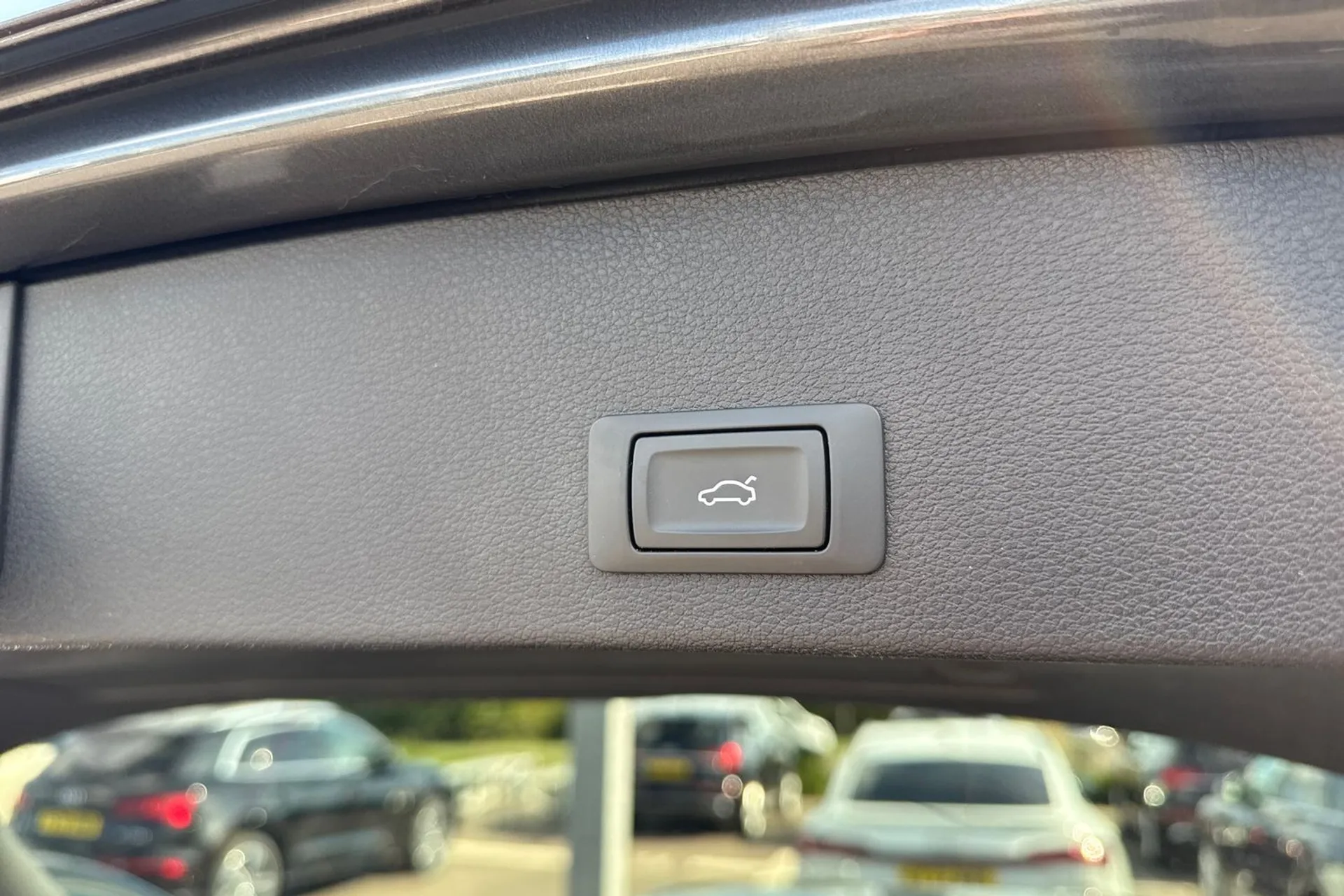 Audi Q2 thumbnail image number 19