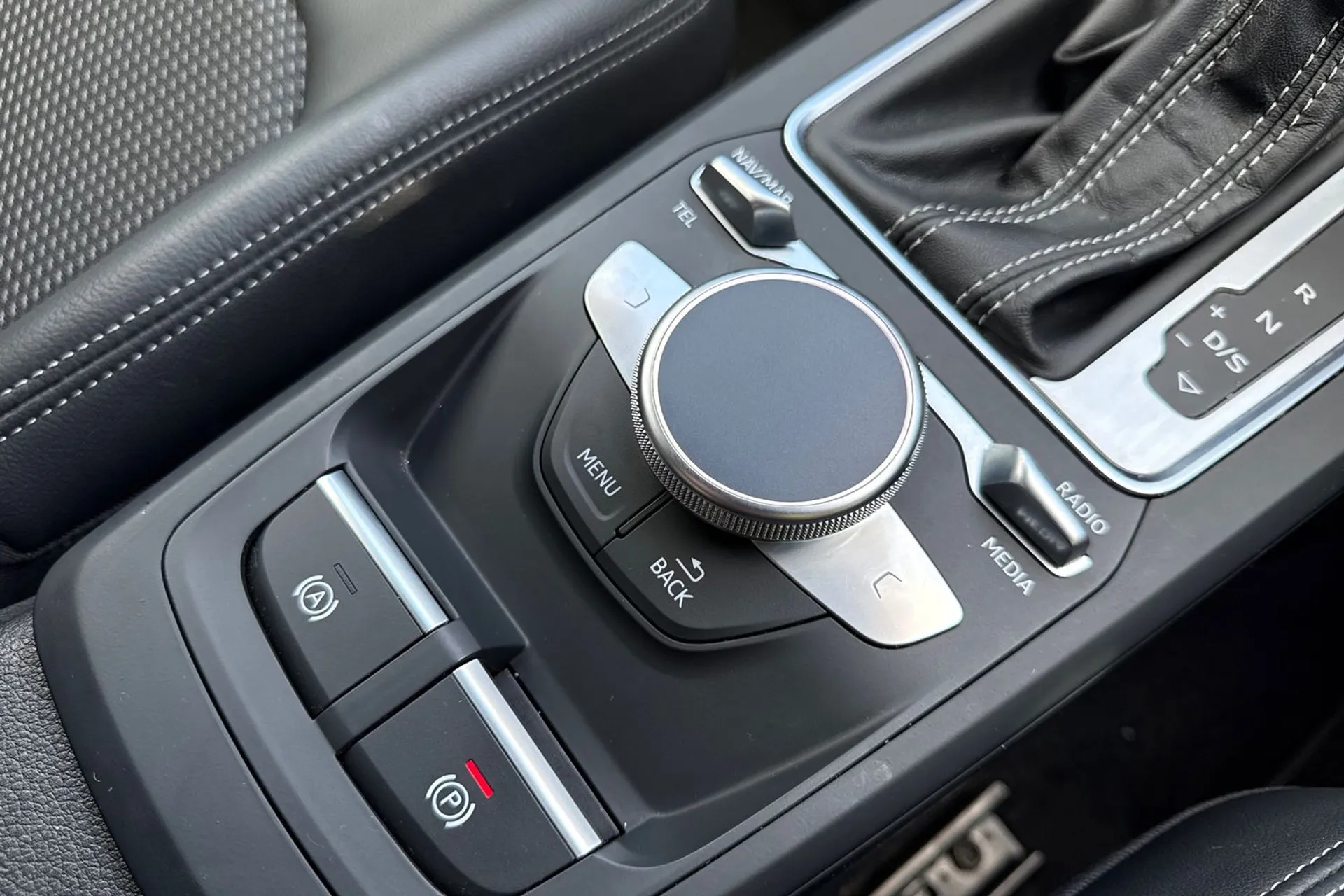 Audi Q2 thumbnail image number 39