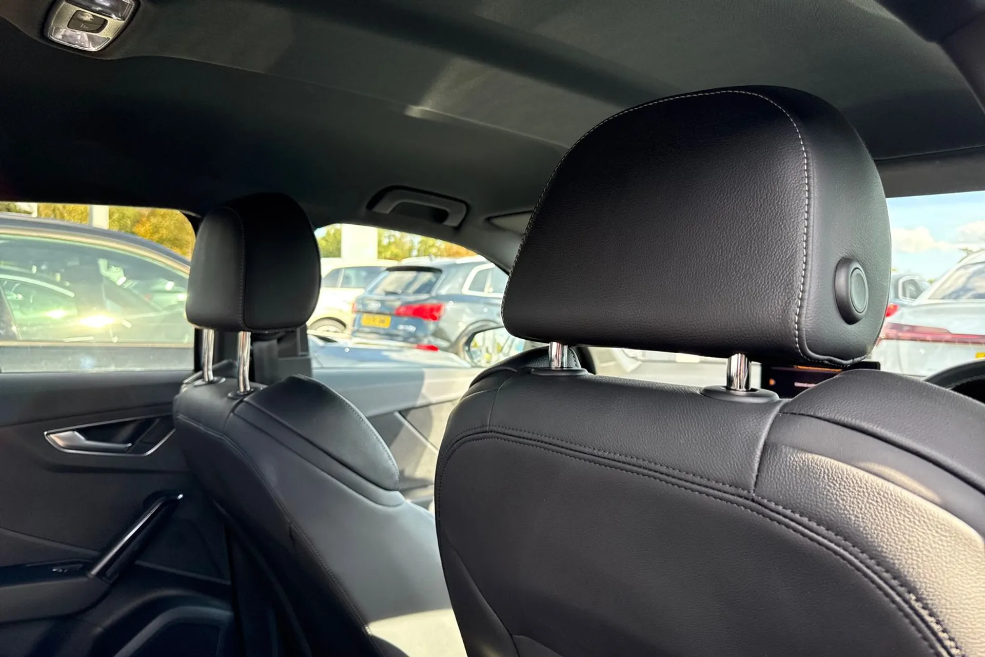 Audi Q2 thumbnail image number 24