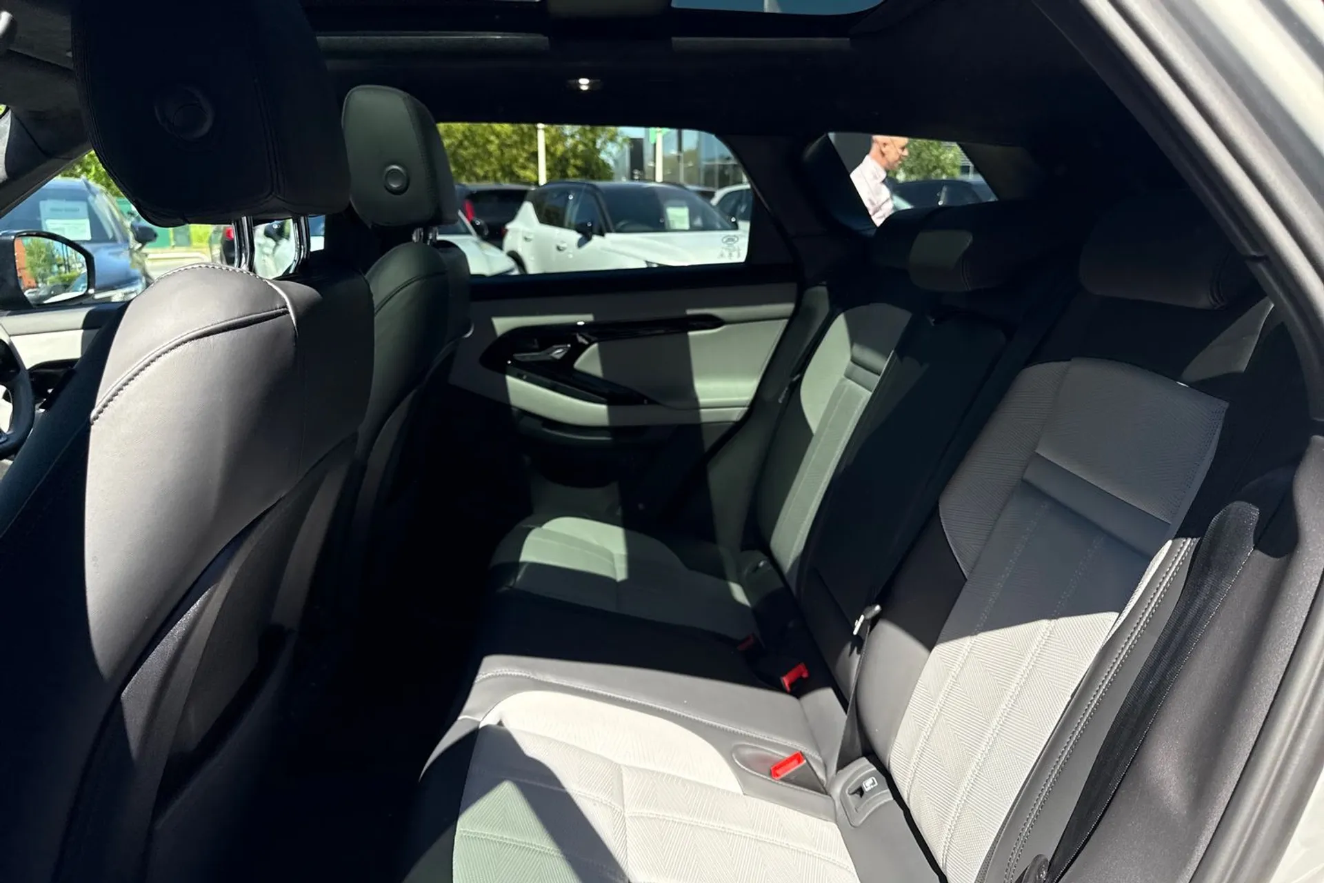 LAND ROVER RANGE ROVER EVOQUE thumbnail image number 32