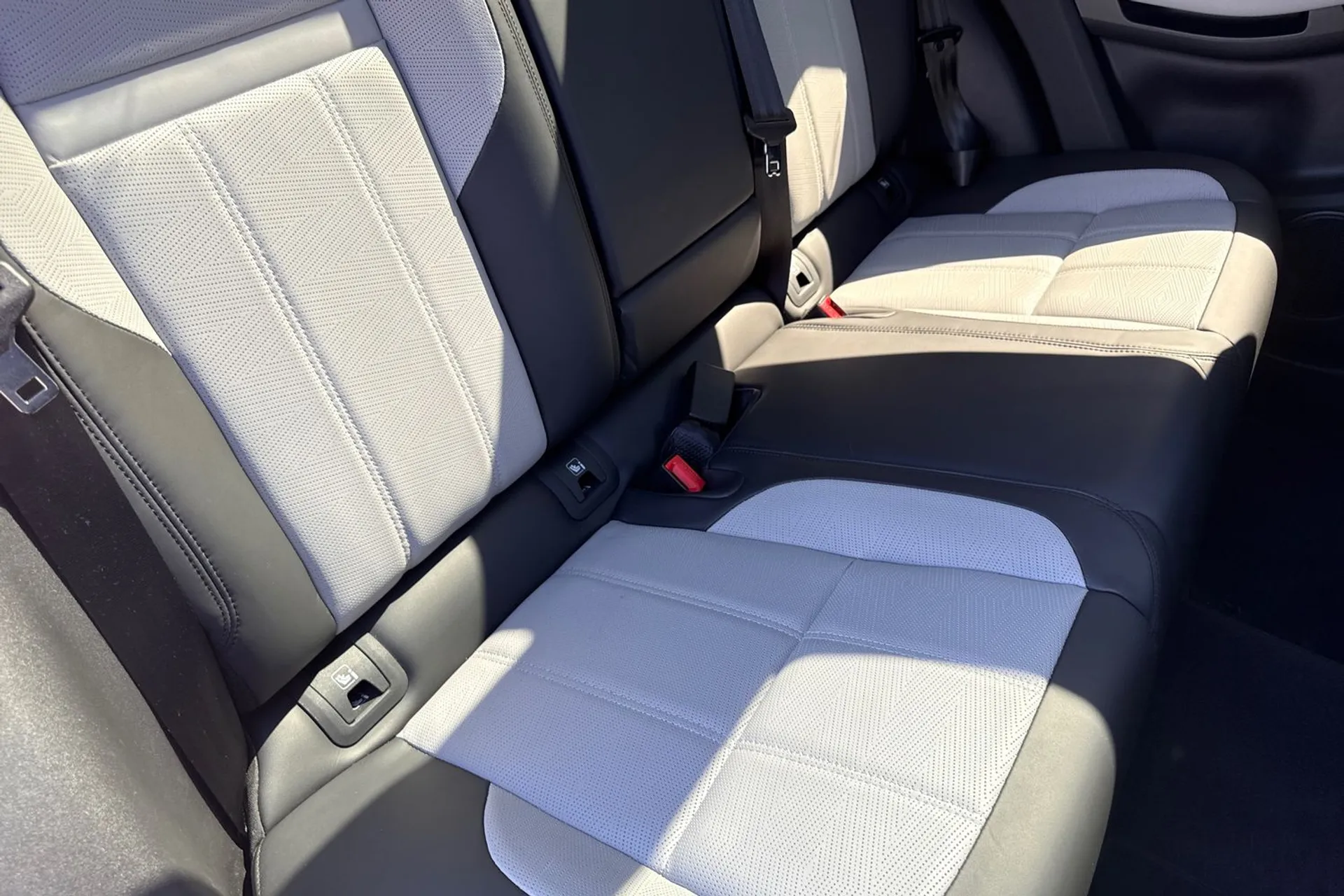 LAND ROVER RANGE ROVER EVOQUE thumbnail image number 27