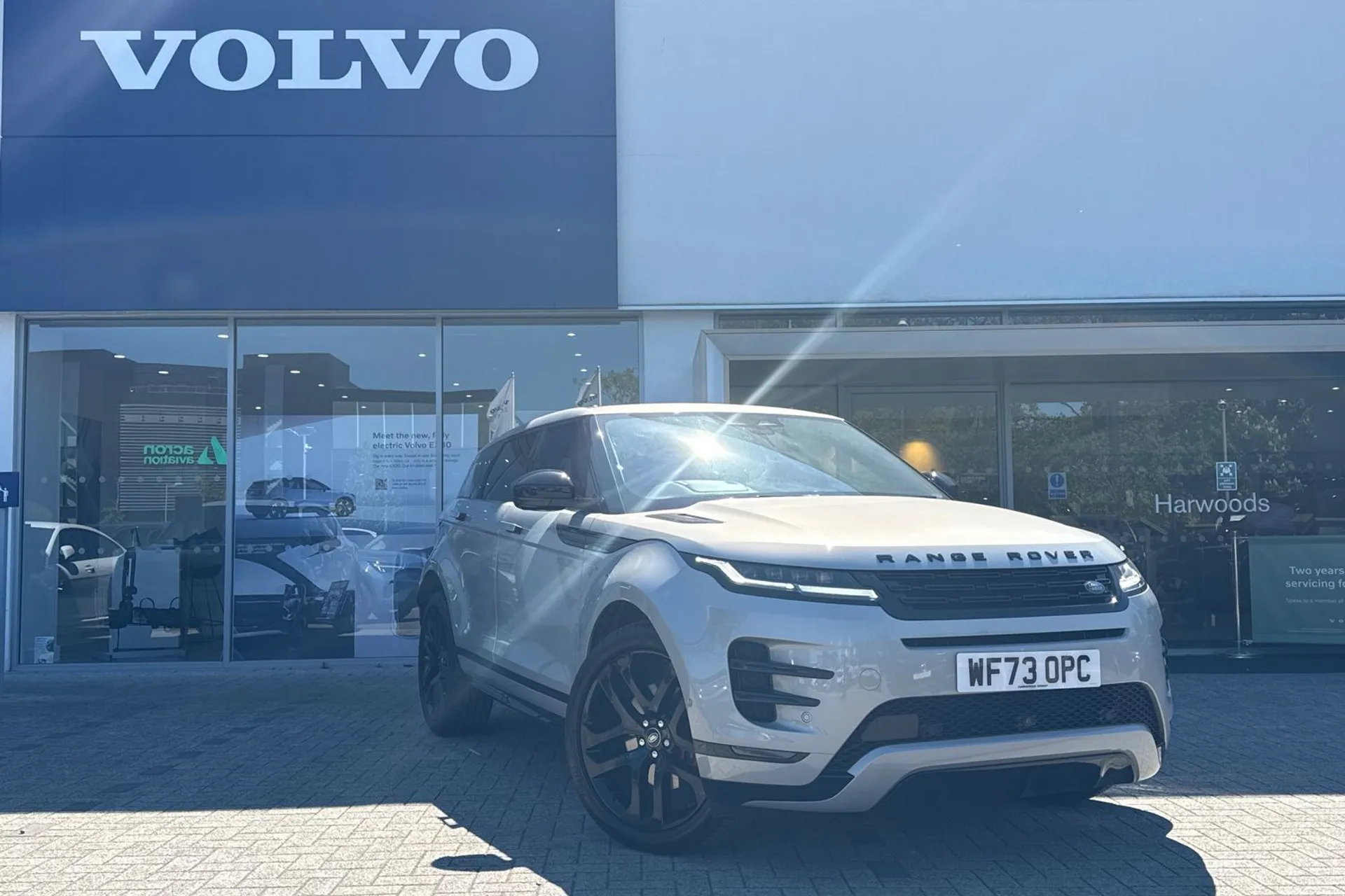 LAND ROVER RANGE ROVER EVOQUE focused image