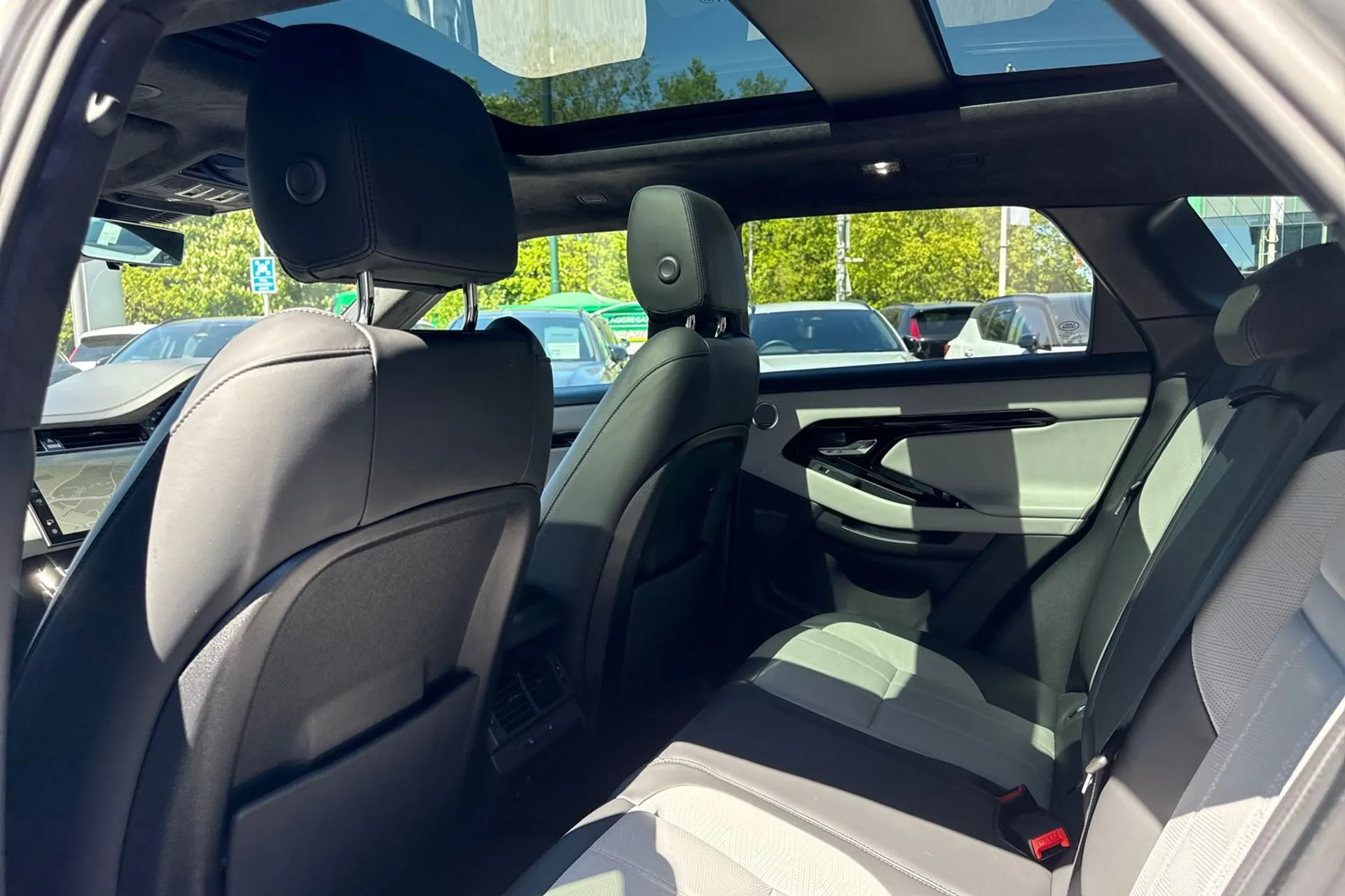 LAND ROVER RANGE ROVER EVOQUE thumbnail image number 33