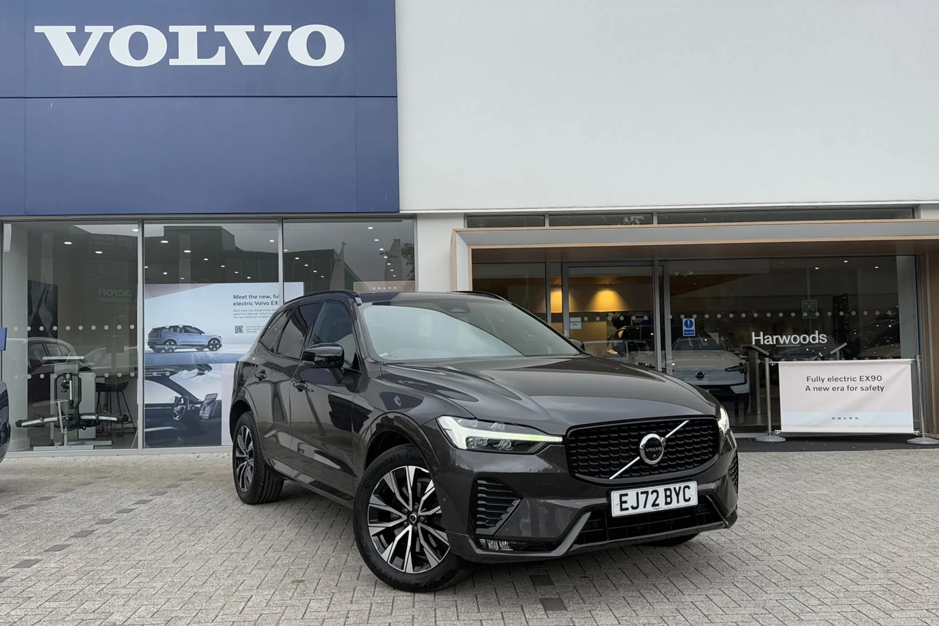 Volvo XC60 focused image