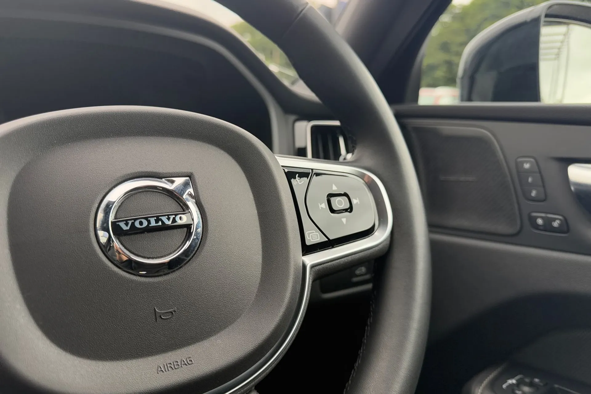Volvo XC60 thumbnail image number 36