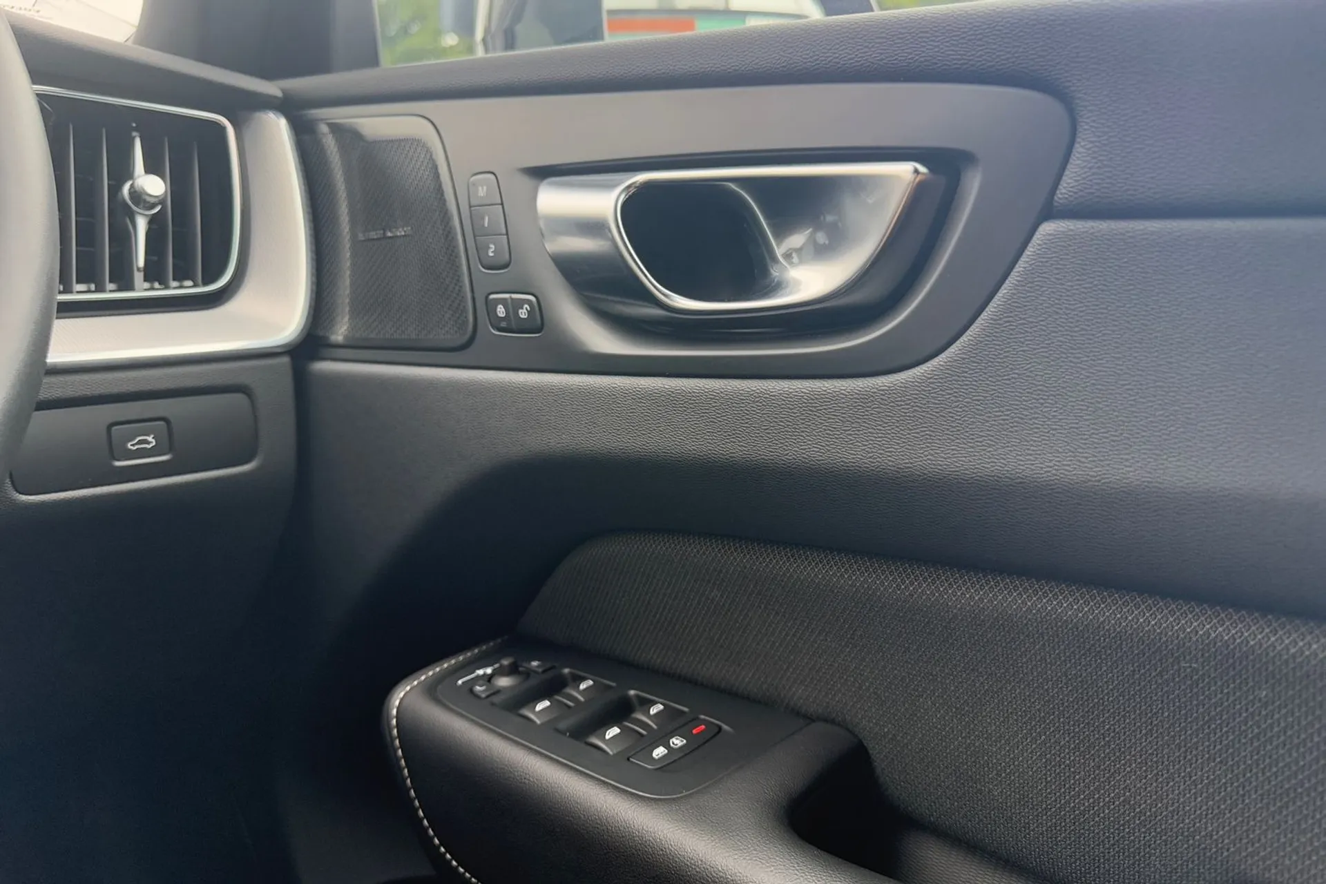 Volvo XC60 thumbnail image number 40