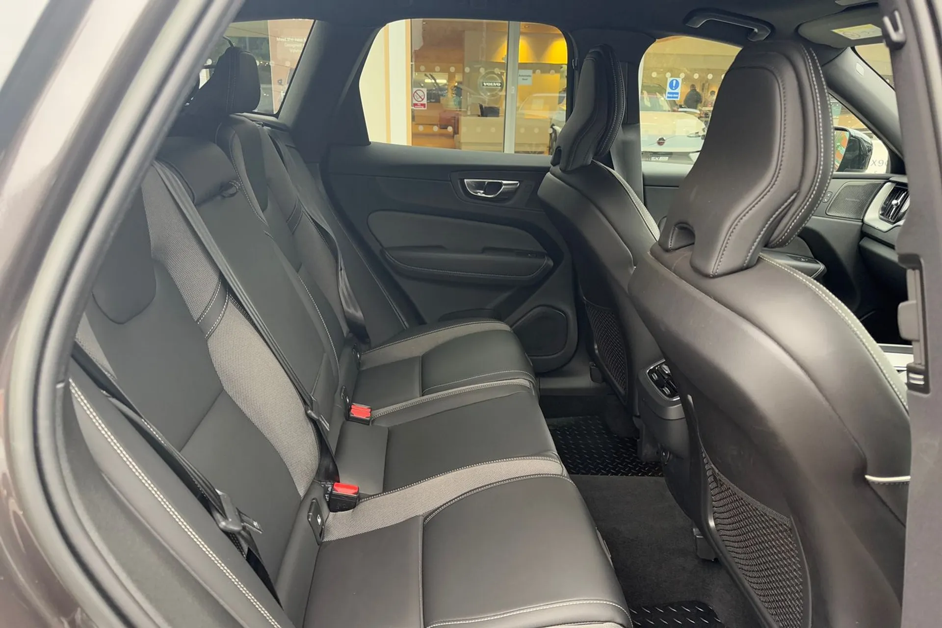 Volvo XC60 thumbnail image number 22