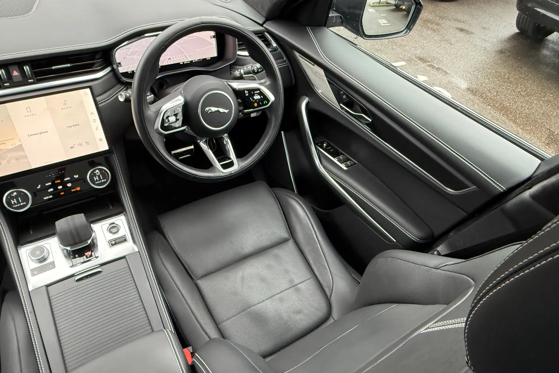 Jaguar F-PACE thumbnail image number 25