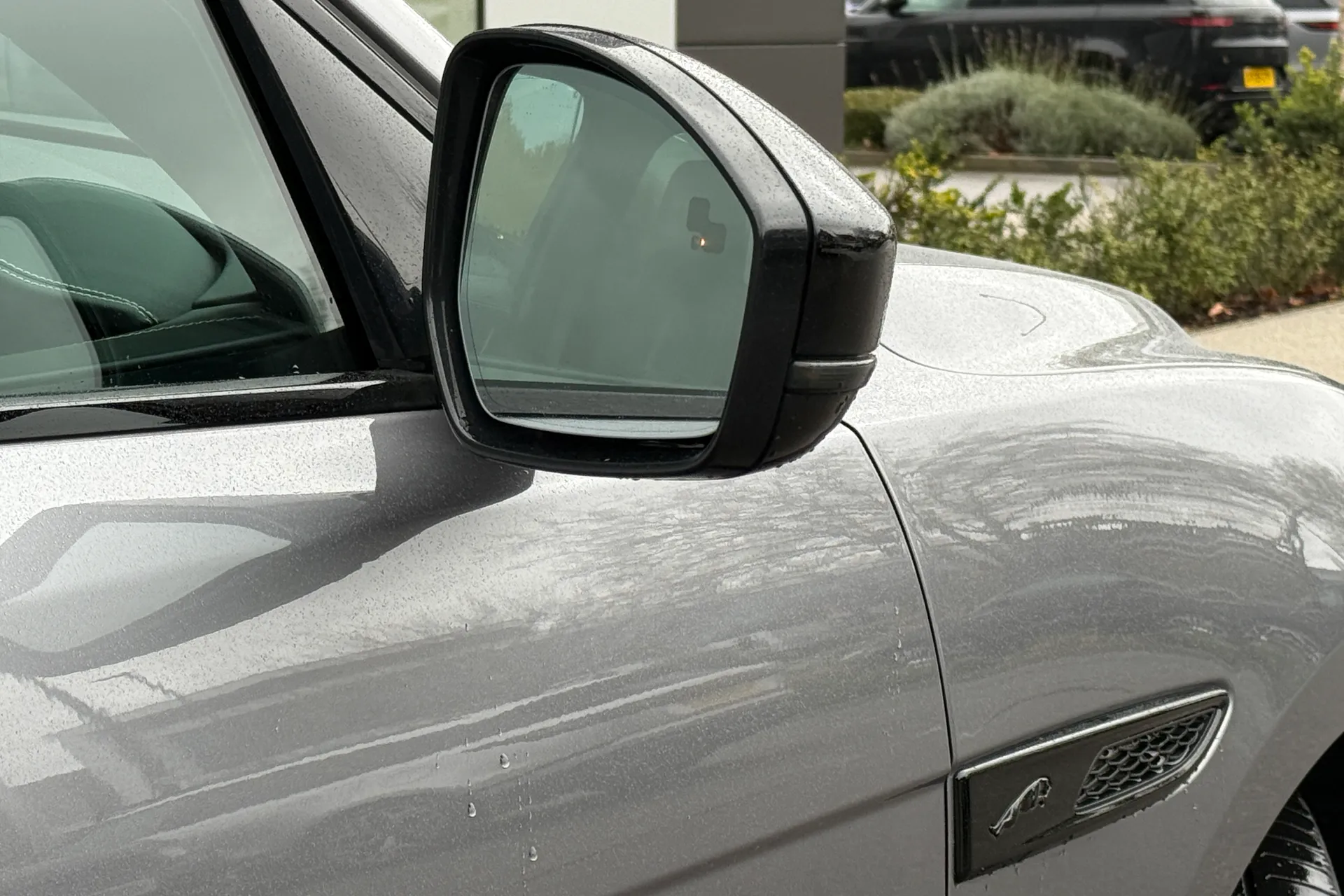 Jaguar F-PACE thumbnail image number 10