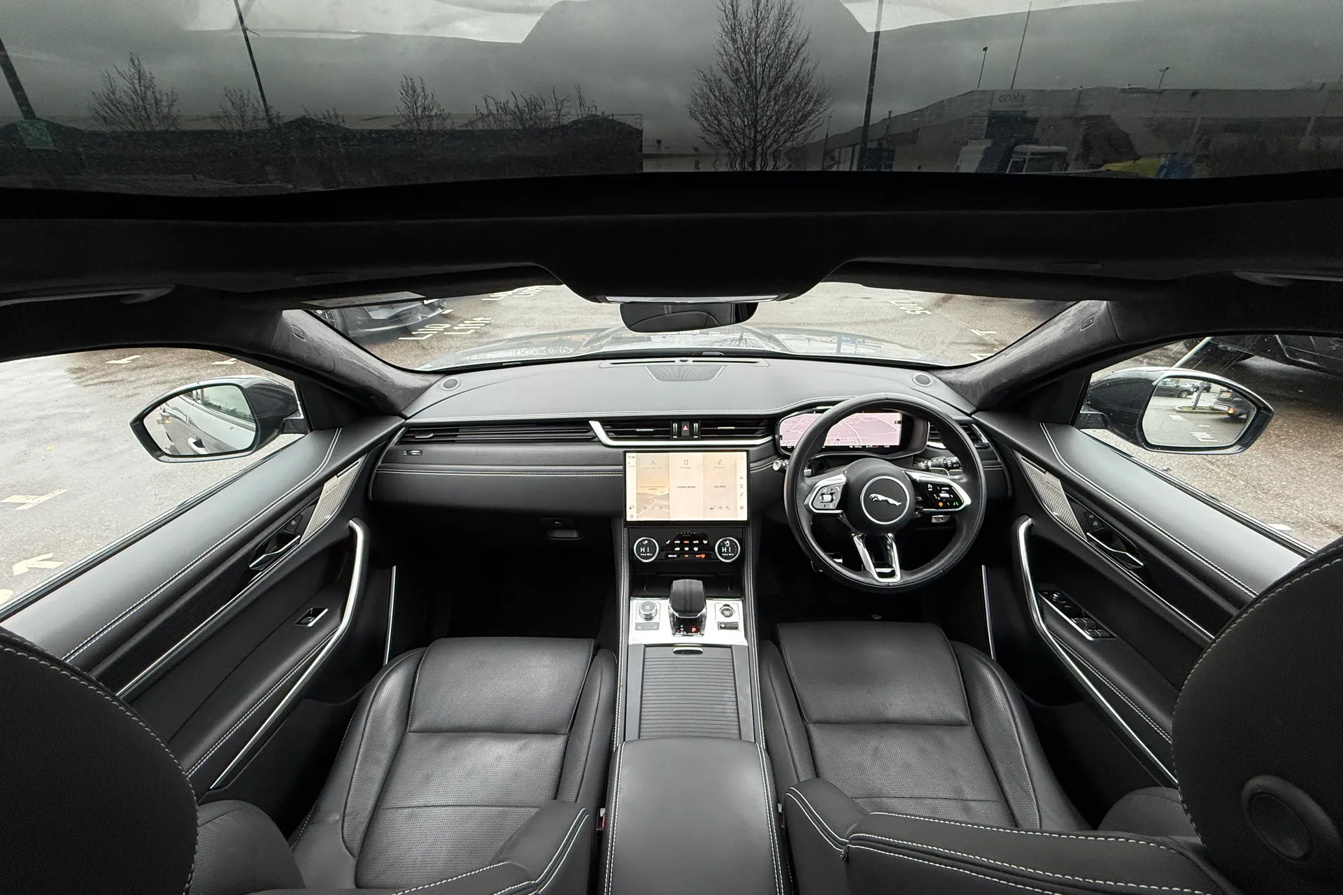 Jaguar F-PACE thumbnail image number 3