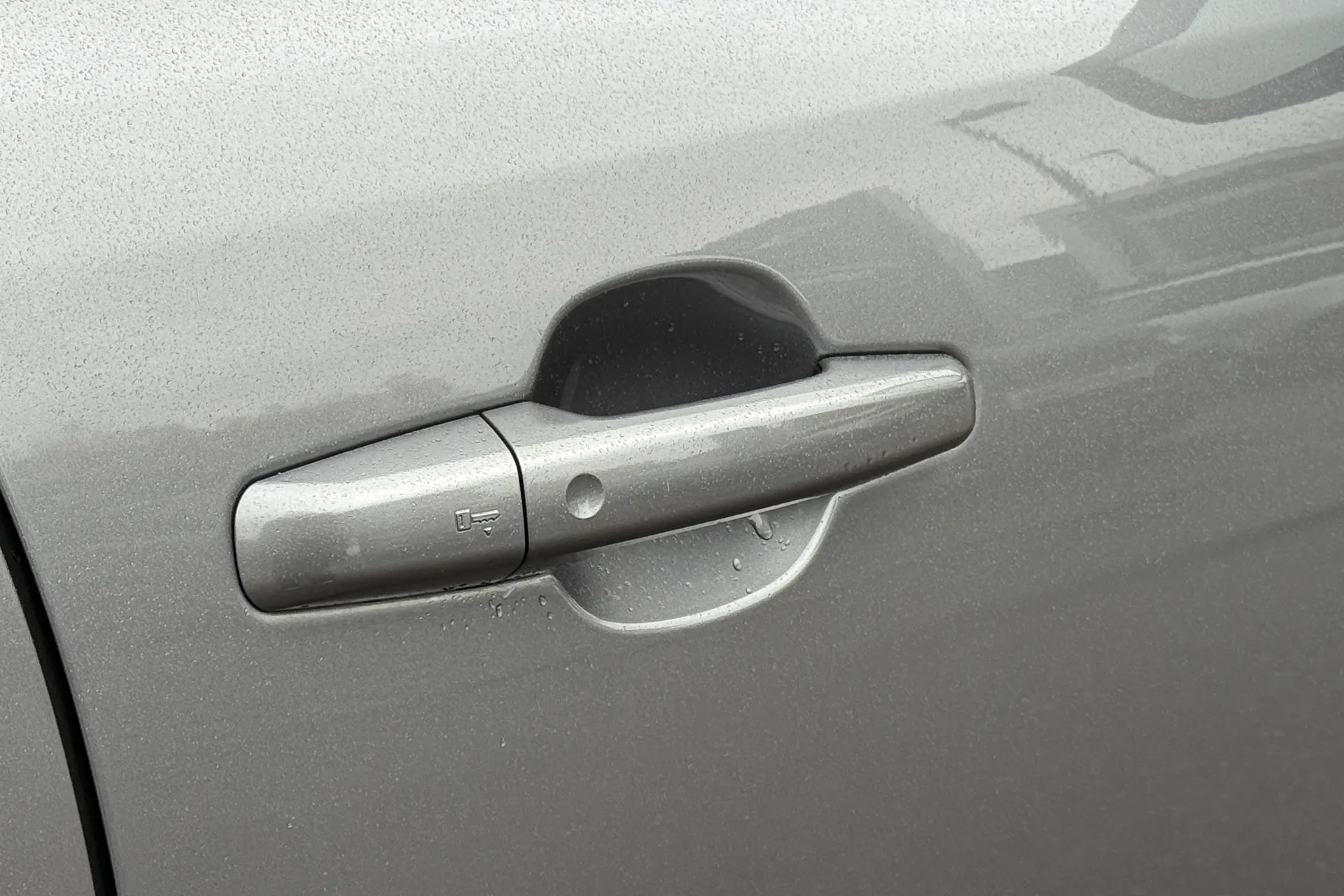 Jaguar F-PACE thumbnail image number 16