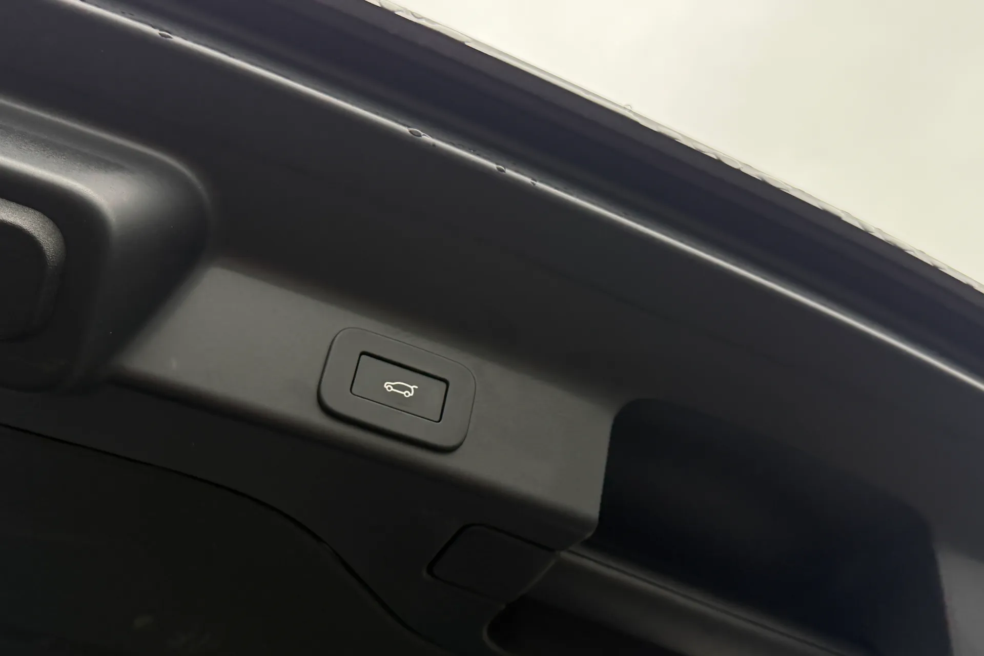 Jaguar F-PACE thumbnail image number 27