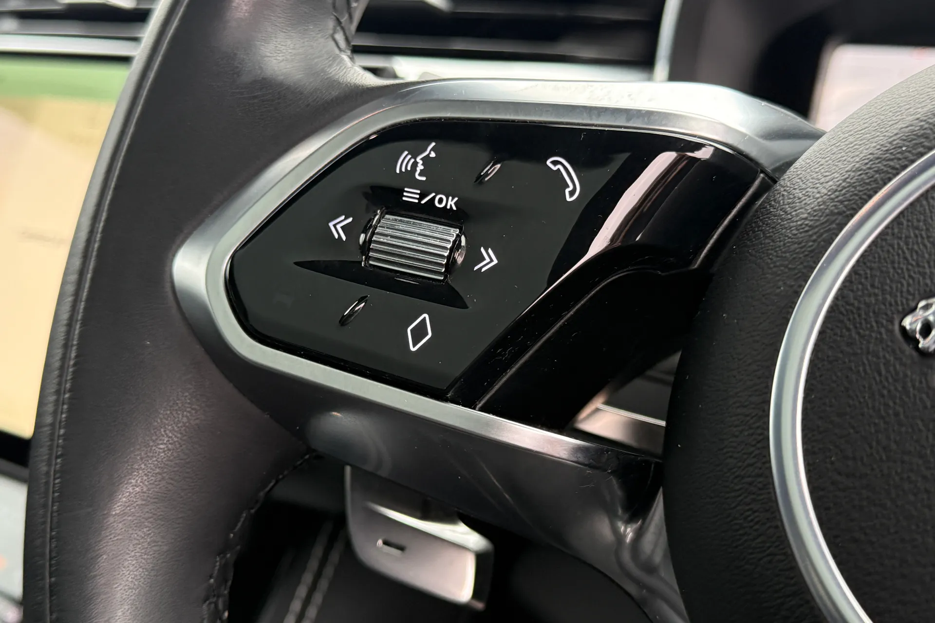 Jaguar F-PACE thumbnail image number 43