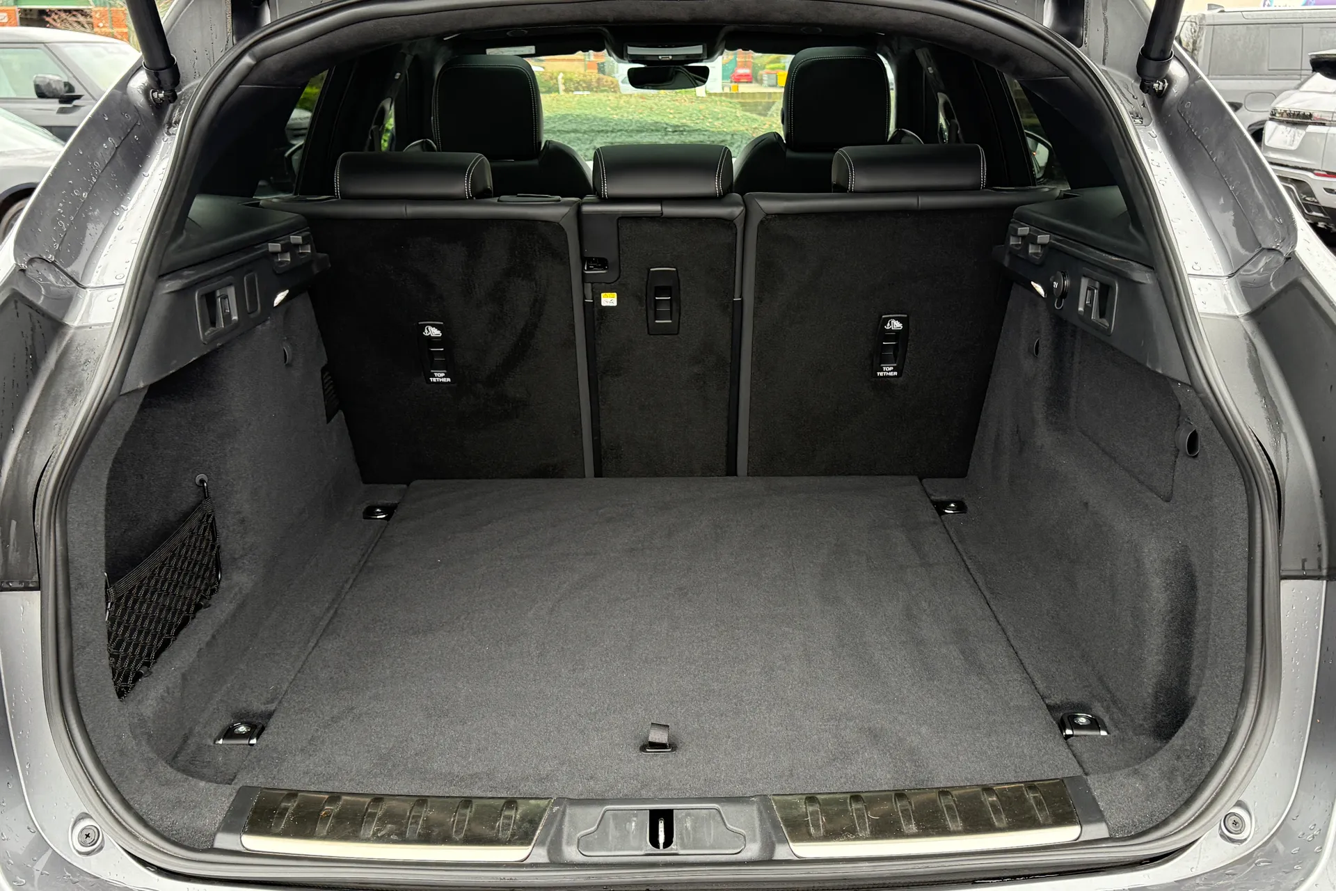 Jaguar F-PACE thumbnail image number 28