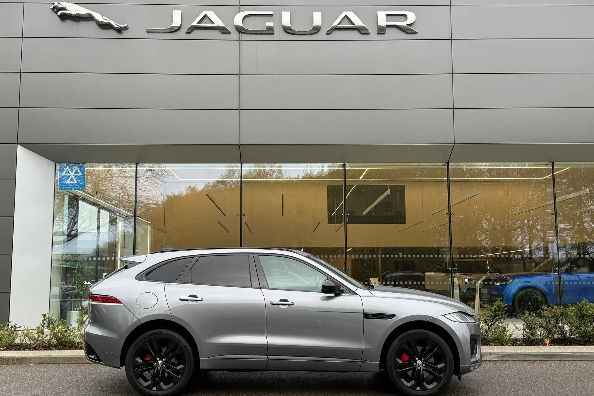 Jaguar F-PACE thumbnail image number 2