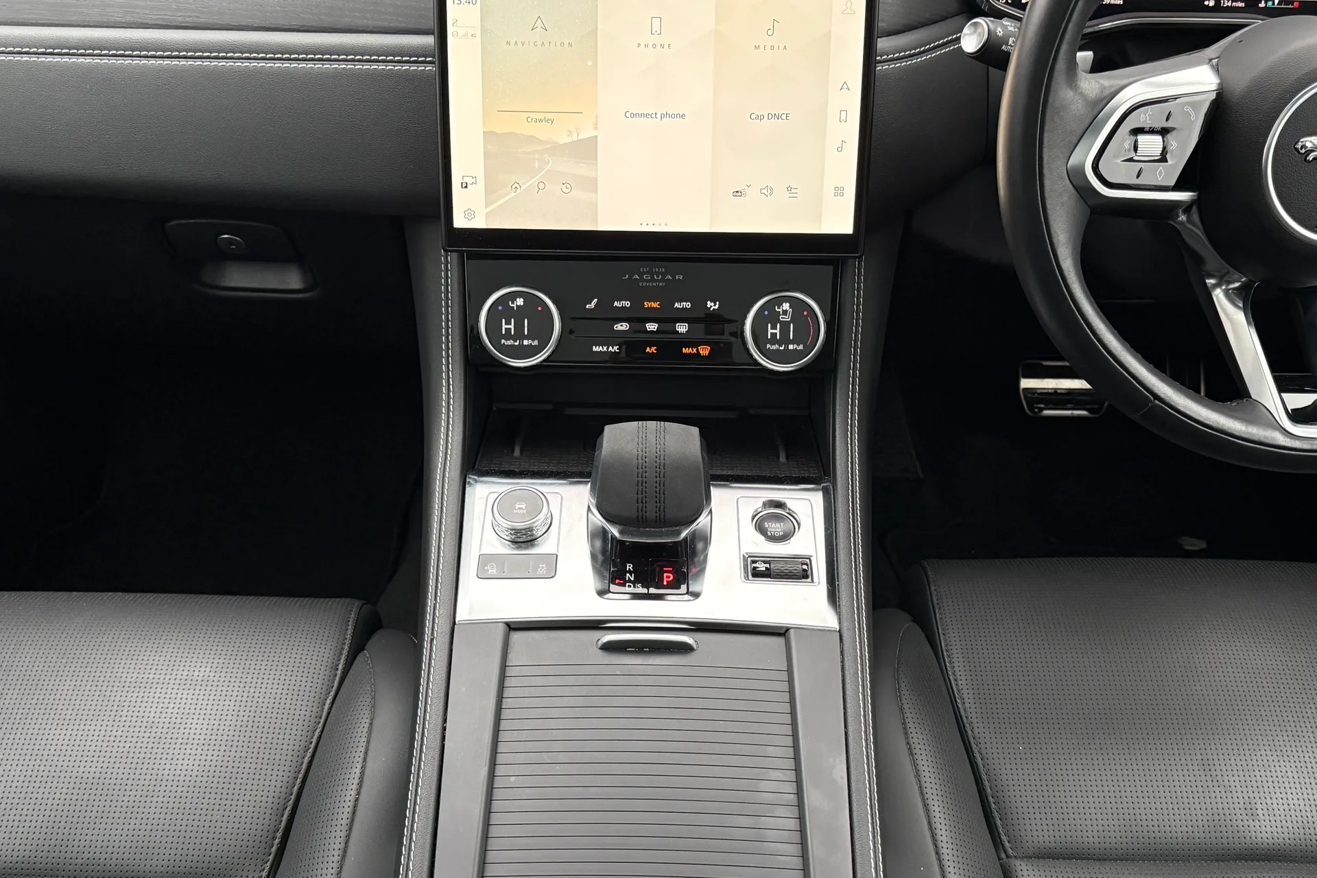 Jaguar F-PACE thumbnail image number 23