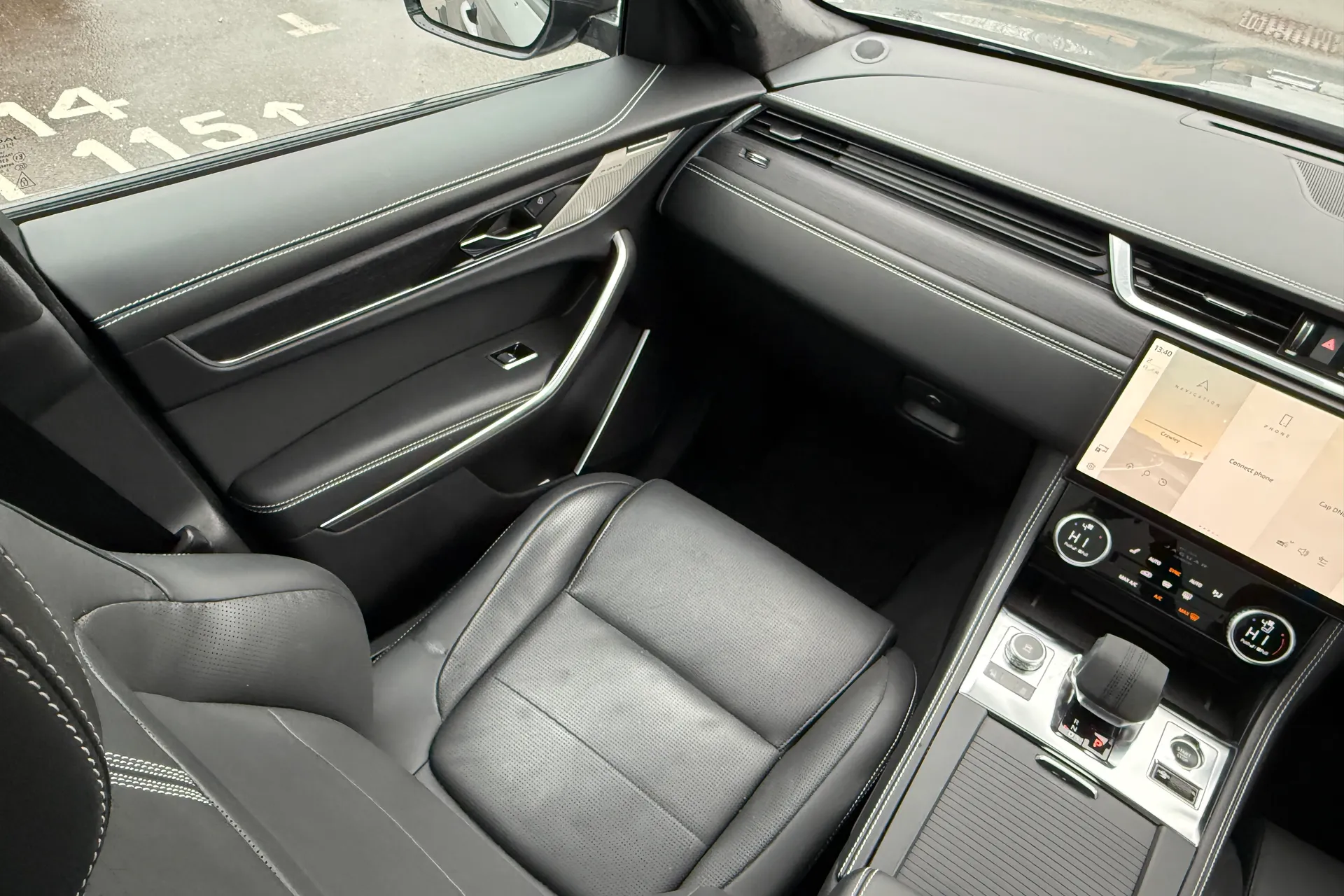 Jaguar F-PACE thumbnail image number 19