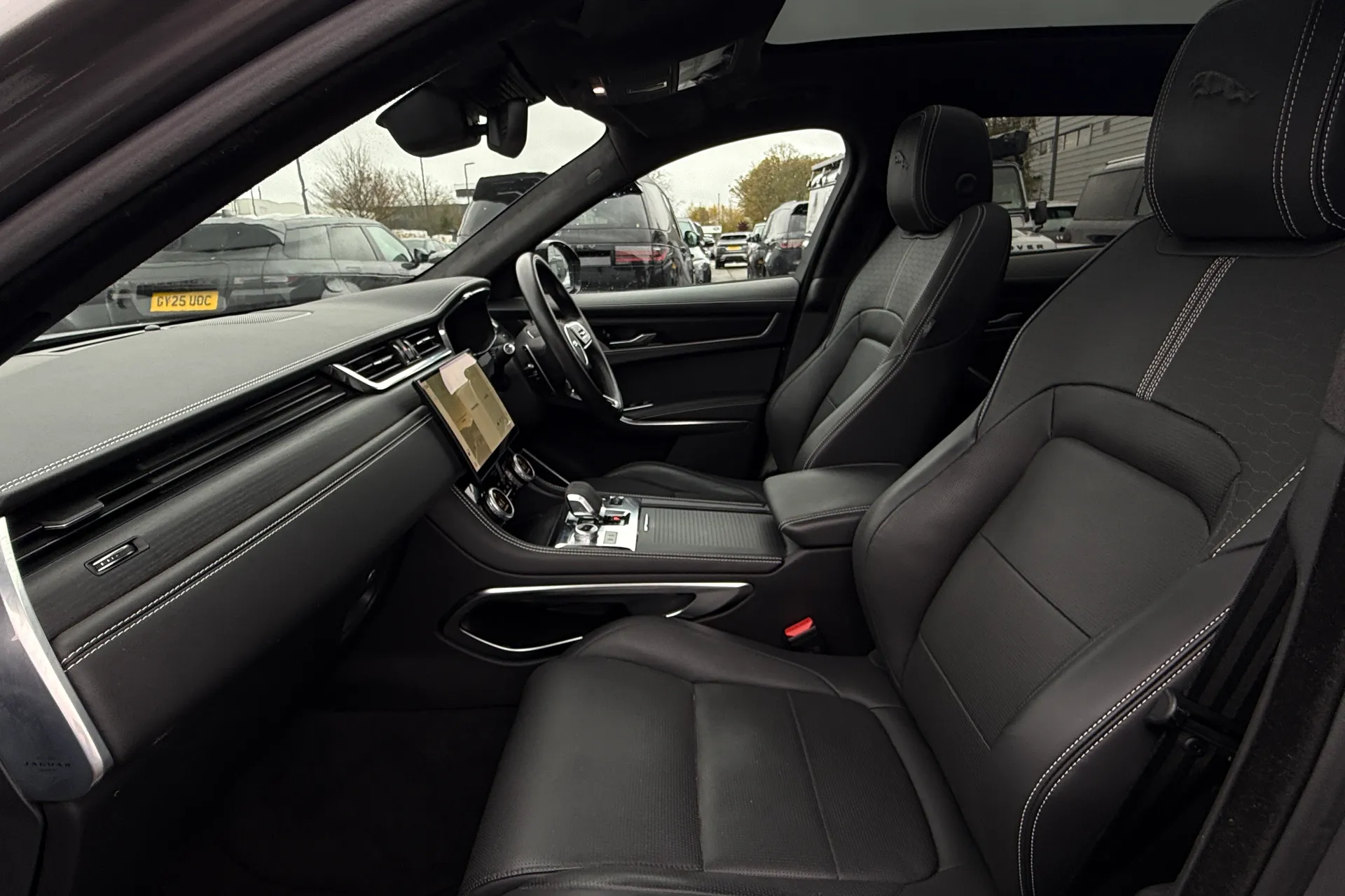 Jaguar F-PACE thumbnail image number 39